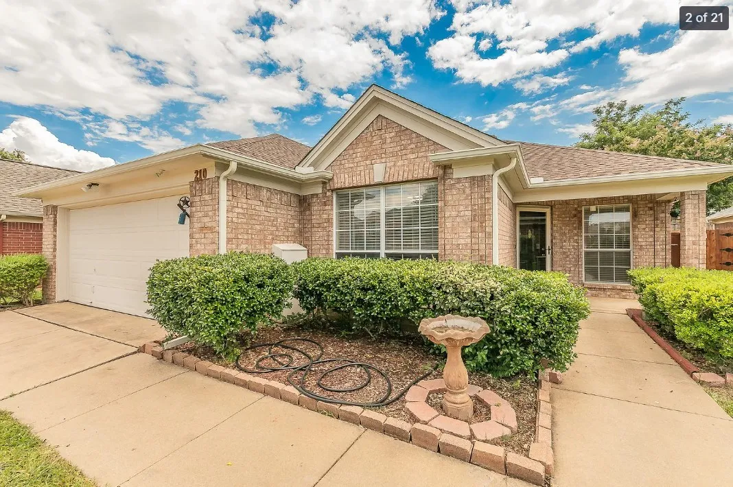 Single Family Residence For Rent in Tarrant County , 210 Madisson Drive, Euless, Texas 76039, 3 Bedroom, 2 Bathroom, 2 Garage spaces, 1,541 Sqft, built in 1996, mls#21320515, Real Estate Agent in Euless, Homes For Rent in Tarrant county, Homes For Rent in Euless, Realtor in Euless Texas, Real Estate Brokerage Independent Realty Texas, Luminita Cordes Realtor