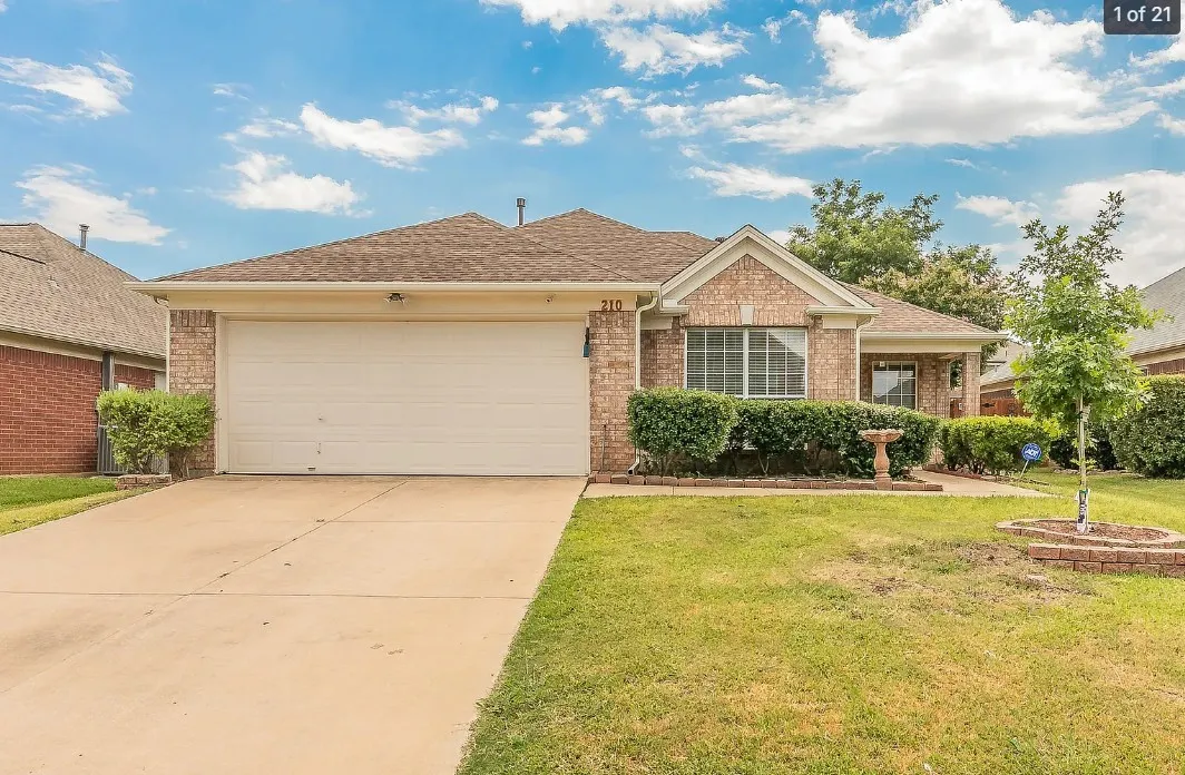 Single Family Residence For Rent in Tarrant County , 210 Madisson Drive, Euless, Texas 76039, 3 Bedroom, 2 Bathroom, 2 Garage spaces, 1,541 Sqft, built in 1996, mls#21320515, Real Estate Agent in Euless, Homes For Rent in Tarrant county, Homes For Rent in Euless, Realtor in Euless Texas, Real Estate Brokerage Independent Realty Texas, Luminita Cordes Realtor