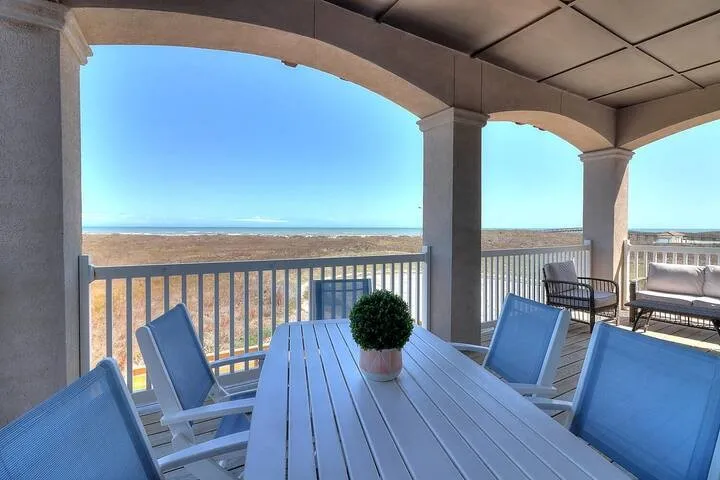 Single Family Residence For Sale in Nueces County , 6501 Villa Castellon Drive, Port Aransas, Texas 78373, 4 Bedroom, 4 Bathroom, 2 Garage spaces, 2,932 Sqft, built in 2016, mls#21321910, Real Estate Agent in Port Aransas, Homes For Sale in Nueces county, Homes For Sale in Port Aransas, Realtor in Port Aransas Texas, Real Estate Brokerage Independent Realty Texas, Luminita Cordes Realtor