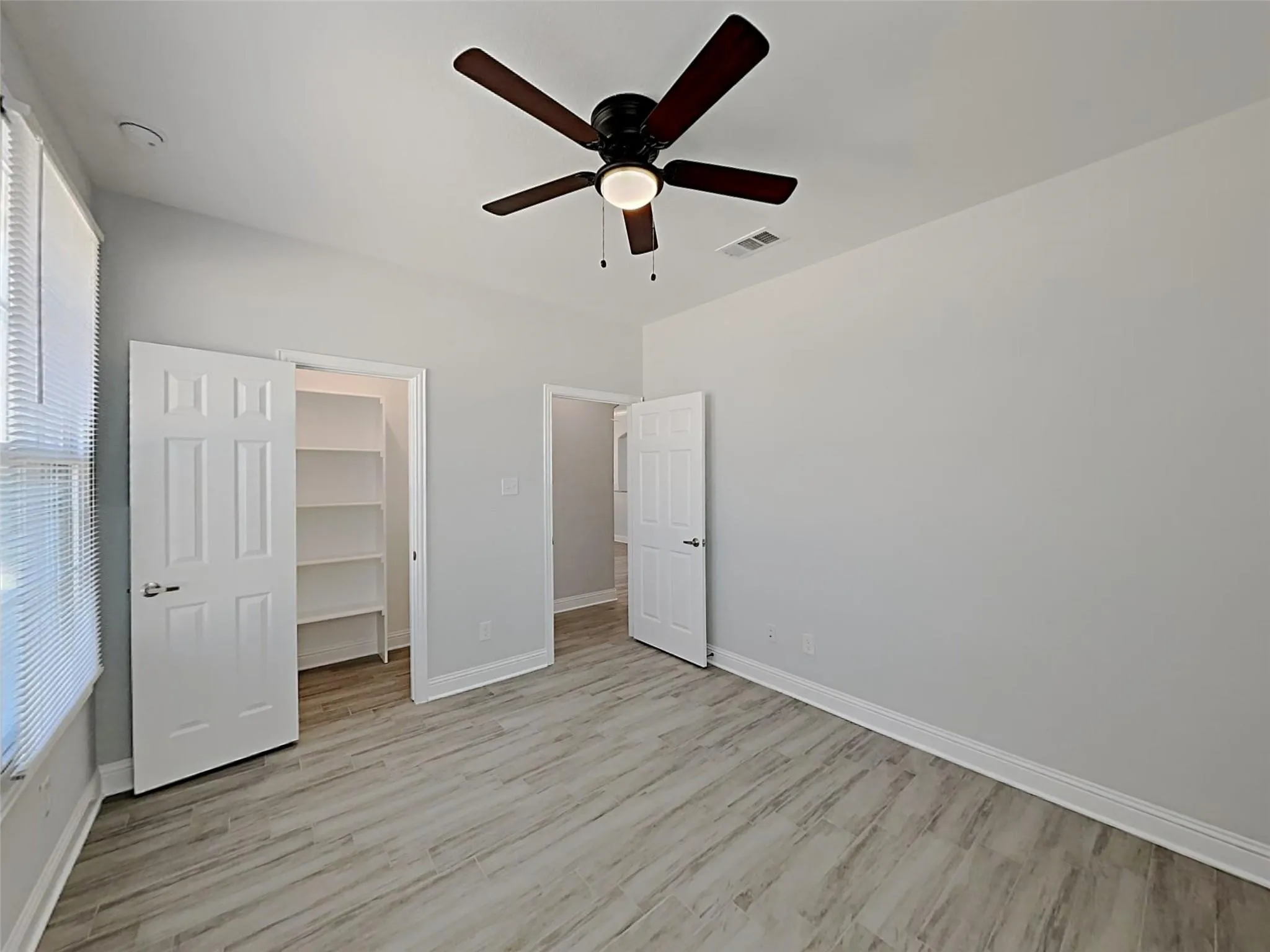 Single Family Residence For Rent in Tarrant County , 1032 E Leuda Street, Fort Worth, Texas 76104, 3 Bedroom, 2 Bathroom, 1 Garage spaces, 1,401 Sqft, built in 2022, mls#21321902, Real Estate Agent in Fort Worth, Homes For Rent in Tarrant county, Homes For Rent in Fort Worth, Realtor in Fort Worth Texas, Real Estate Brokerage Independent Realty Texas, Luminita Cordes Realtor