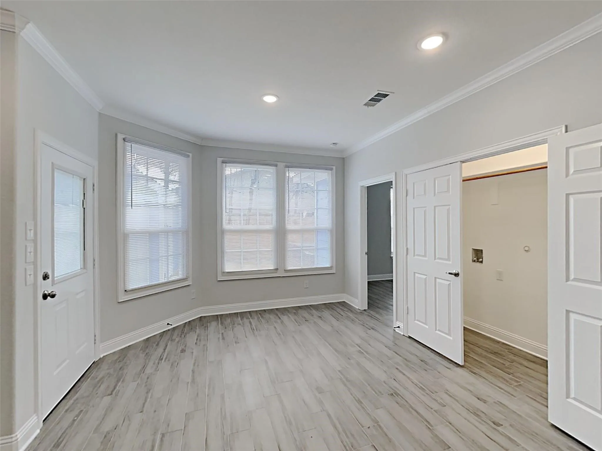 Single Family Residence For Rent in Tarrant County , 1032 E Leuda Street, Fort Worth, Texas 76104, 3 Bedroom, 2 Bathroom, 1 Garage spaces, 1,401 Sqft, built in 2022, mls#21321902, Real Estate Agent in Fort Worth, Homes For Rent in Tarrant county, Homes For Rent in Fort Worth, Realtor in Fort Worth Texas, Real Estate Brokerage Independent Realty Texas, Luminita Cordes Realtor