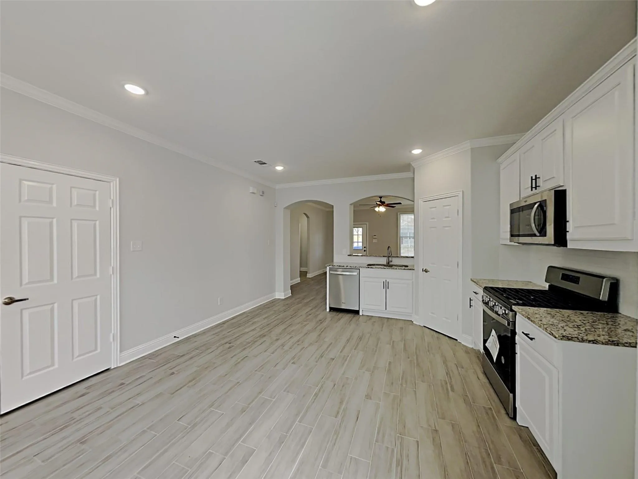 Single Family Residence For Rent in Tarrant County , 1032 E Leuda Street, Fort Worth, Texas 76104, 3 Bedroom, 2 Bathroom, 1 Garage spaces, 1,401 Sqft, built in 2022, mls#21321902, Real Estate Agent in Fort Worth, Homes For Rent in Tarrant county, Homes For Rent in Fort Worth, Realtor in Fort Worth Texas, Real Estate Brokerage Independent Realty Texas, Luminita Cordes Realtor
