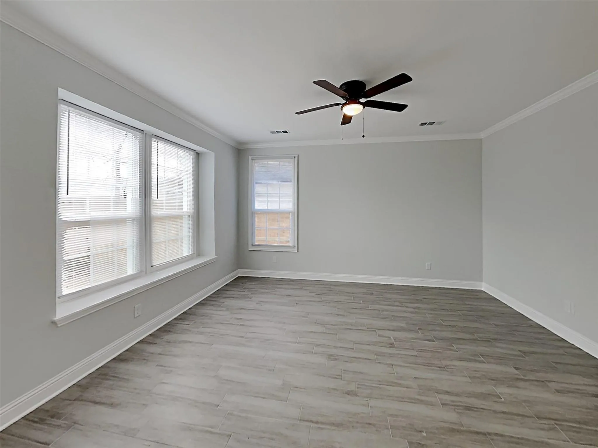 Single Family Residence For Rent in Tarrant County , 1032 E Leuda Street, Fort Worth, Texas 76104, 3 Bedroom, 2 Bathroom, 1 Garage spaces, 1,401 Sqft, built in 2022, mls#21321902, Real Estate Agent in Fort Worth, Homes For Rent in Tarrant county, Homes For Rent in Fort Worth, Realtor in Fort Worth Texas, Real Estate Brokerage Independent Realty Texas, Luminita Cordes Realtor