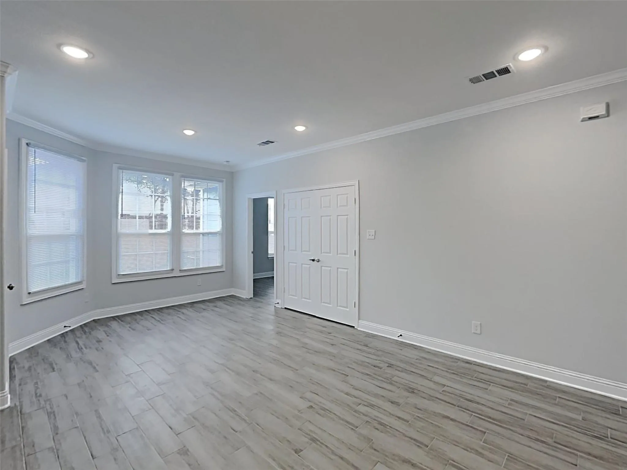 Single Family Residence For Rent in Tarrant County , 1032 E Leuda Street, Fort Worth, Texas 76104, 3 Bedroom, 2 Bathroom, 1 Garage spaces, 1,401 Sqft, built in 2022, mls#21321902, Real Estate Agent in Fort Worth, Homes For Rent in Tarrant county, Homes For Rent in Fort Worth, Realtor in Fort Worth Texas, Real Estate Brokerage Independent Realty Texas, Luminita Cordes Realtor
