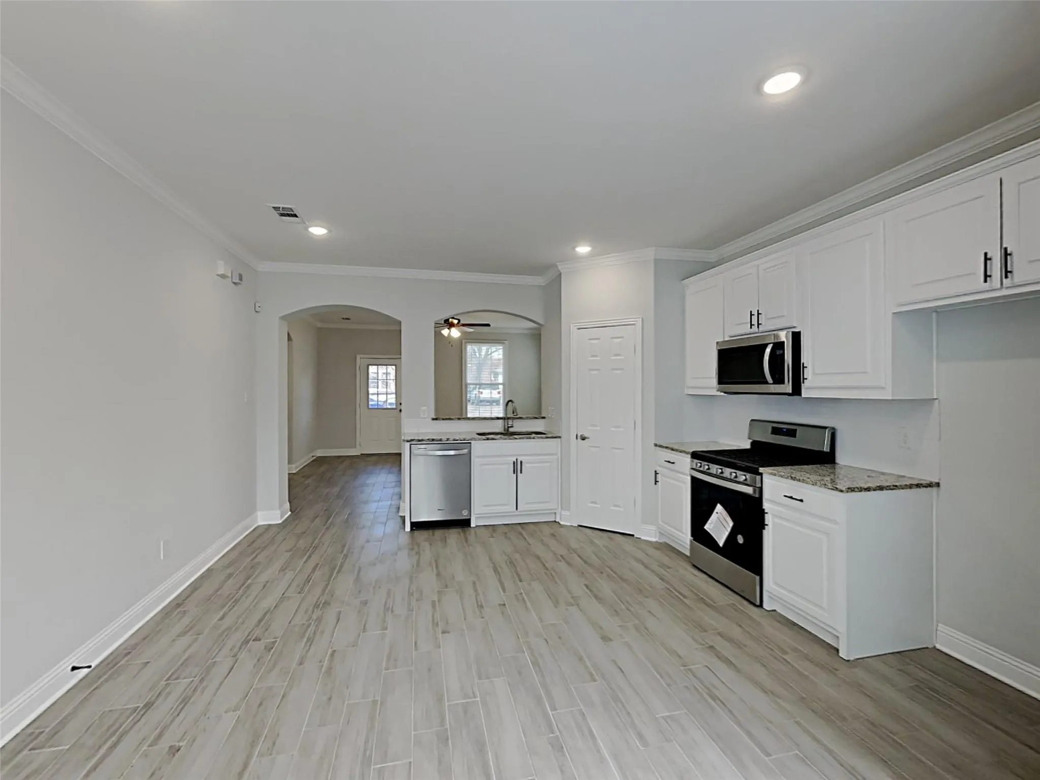 Single Family Residence For Rent in Tarrant County , 1032 E Leuda Street, Fort Worth, Texas 76104, 3 Bedroom, 2 Bathroom, 1 Garage spaces, 1,401 Sqft, built in 2022, mls#21321902, Real Estate Agent in Fort Worth, Homes For Rent in Tarrant county, Homes For Rent in Fort Worth, Realtor in Fort Worth Texas, Real Estate Brokerage Independent Realty Texas, Luminita Cordes Realtor