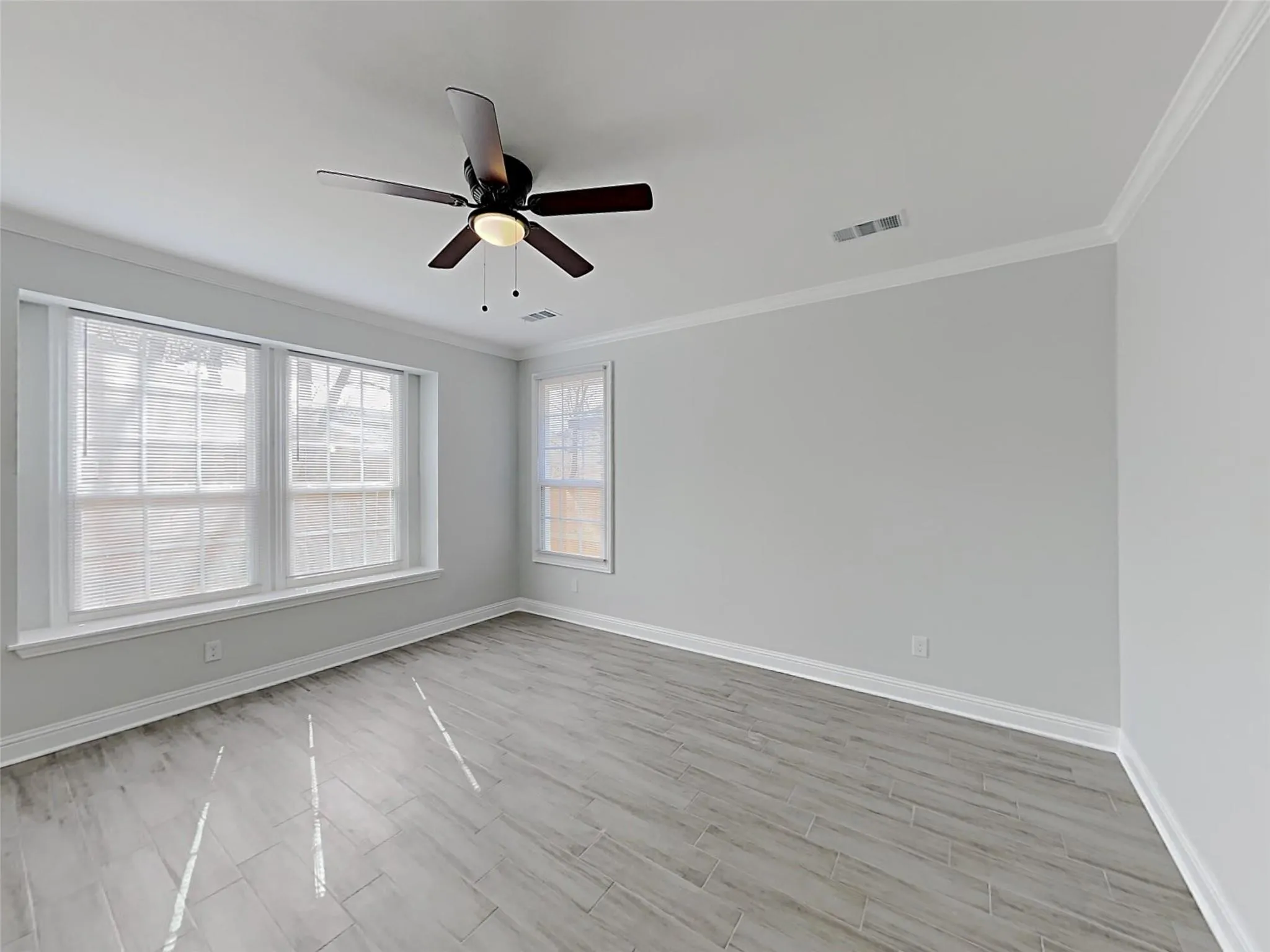 Single Family Residence For Rent in Tarrant County , 1032 E Leuda Street, Fort Worth, Texas 76104, 3 Bedroom, 2 Bathroom, 1 Garage spaces, 1,401 Sqft, built in 2022, mls#21321902, Real Estate Agent in Fort Worth, Homes For Rent in Tarrant county, Homes For Rent in Fort Worth, Realtor in Fort Worth Texas, Real Estate Brokerage Independent Realty Texas, Luminita Cordes Realtor