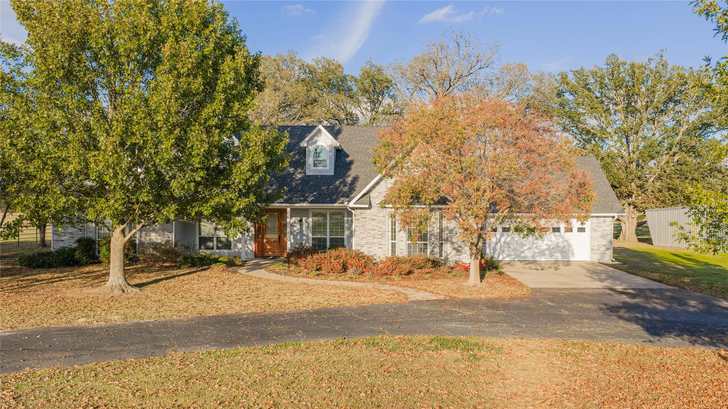 Single Family Residence For Sale in Franklin (TX) County , 1032 W FM 900, Mount Vernon, Texas 75457, 3 Bedroom, 3 Bathroom, 2 Garage spaces, 2,638 Sqft, built in 2006, mls#21321922, Real Estate Agent in Mount Vernon, Homes For Sale in Franklin (TX) county, Homes For Sale in Mount Vernon, Realtor in Mount Vernon Texas, Real Estate Brokerage Independent Realty Texas, Luminita Cordes Realtor