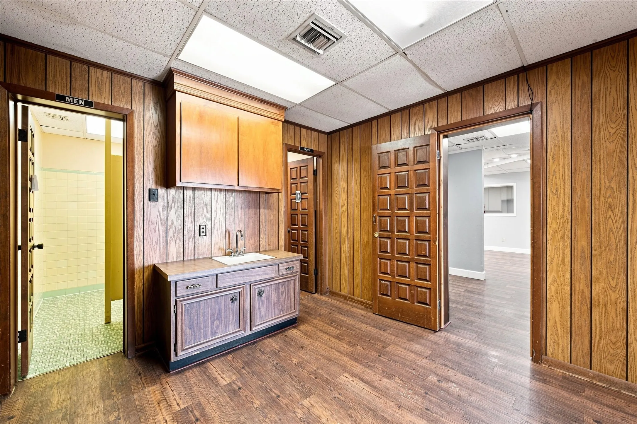 Business For Sale in Mc Lennan County , 2501 Franklin Avenue, Waco, Texas 76710, 0, 0, Garage spaces, 0 Sqft, built in 1950, Price $549,900, mls#21321923, Real Estate Agent in Waco, Homes For Sale in Mc Lennan county, Homes For Sale in Waco, Realtor in Waco Texas, Real Estate Brokerage Independent Realty Texas, Luminita Cordes Realtor