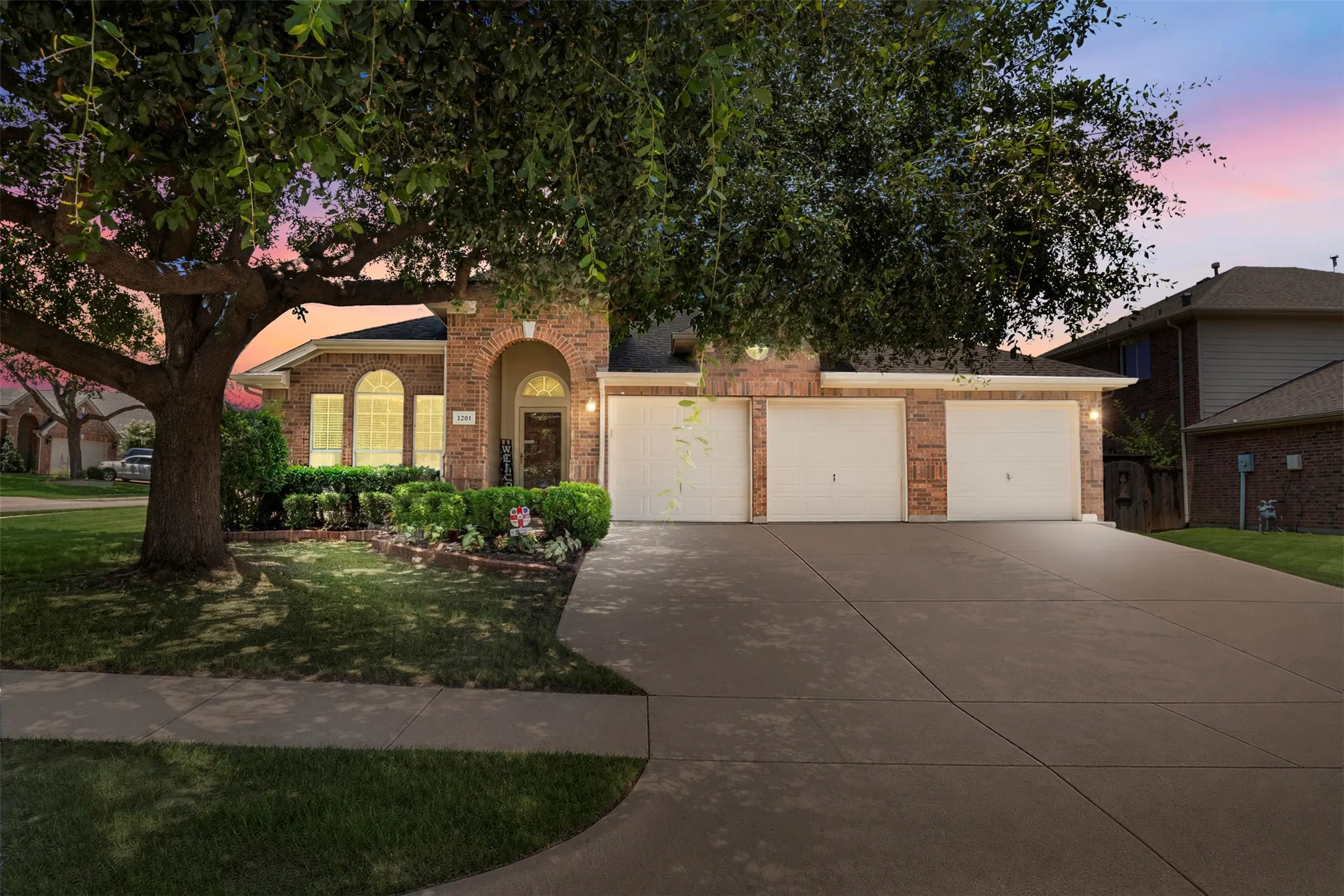 Single Family Residence For Sale in Collin County , 1201 Iron Horse Street, Wylie, Texas 75098, 3 Bedroom, 2 Bathroom, 3 Garage spaces, 2,018 Sqft, built in 2005, mls#21321782, Real Estate Agent in Wylie, Homes For Sale in Collin county, Homes For Sale in Wylie, Realtor in Wylie Texas, Real Estate Brokerage Independent Realty Texas, Luminita Cordes Realtor