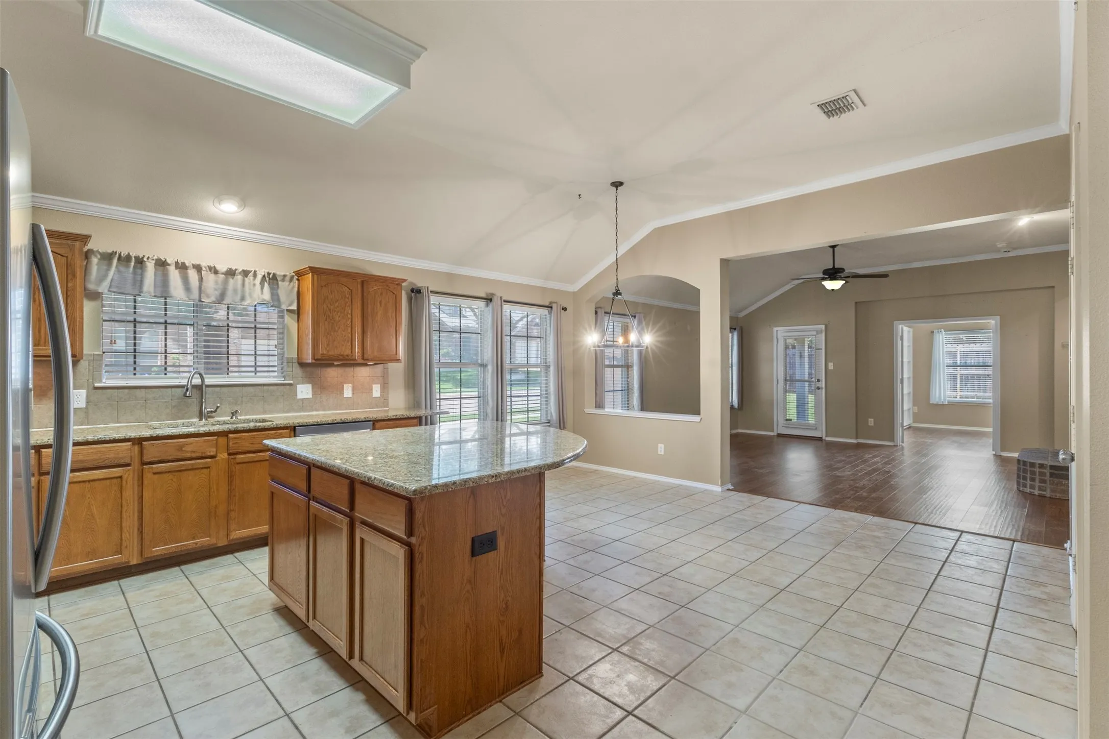 Single Family Residence For Sale in Collin County , 1201 Iron Horse Street, Wylie, Texas 75098, 3 Bedroom, 2 Bathroom, 3 Garage spaces, 2,018 Sqft, built in 2005, mls#21321782, Real Estate Agent in Wylie, Homes For Sale in Collin county, Homes For Sale in Wylie, Realtor in Wylie Texas, Real Estate Brokerage Independent Realty Texas, Luminita Cordes Realtor