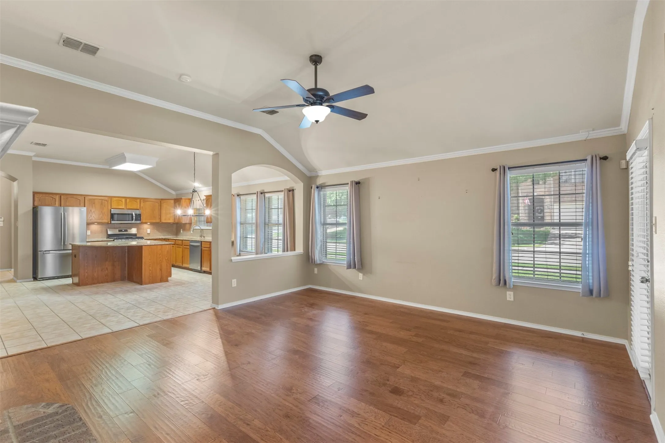 Single Family Residence For Sale in Collin County , 1201 Iron Horse Street, Wylie, Texas 75098, 3 Bedroom, 2 Bathroom, 3 Garage spaces, 2,018 Sqft, built in 2005, mls#21321782, Real Estate Agent in Wylie, Homes For Sale in Collin county, Homes For Sale in Wylie, Realtor in Wylie Texas, Real Estate Brokerage Independent Realty Texas, Luminita Cordes Realtor