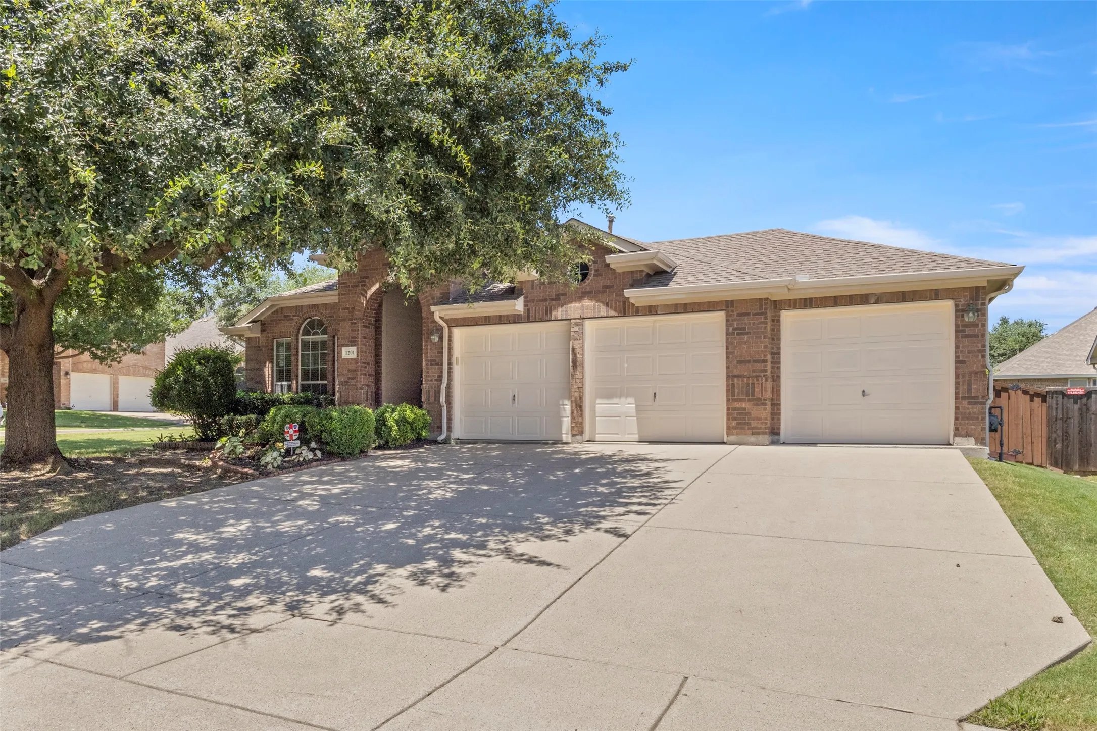 Single Family Residence For Sale in Collin County , 1201 Iron Horse Street, Wylie, Texas 75098, 3 Bedroom, 2 Bathroom, 3 Garage spaces, 2,018 Sqft, built in 2005, mls#21321782, Real Estate Agent in Wylie, Homes For Sale in Collin county, Homes For Sale in Wylie, Realtor in Wylie Texas, Real Estate Brokerage Independent Realty Texas, Luminita Cordes Realtor