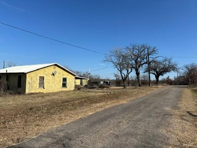 Single Family Residence For Sale in Eastland County , 501 E 19th Street, Cisco, Texas 76437, 3 Bedroom, 1 Bathroom, Garage spaces, 1,071 Sqft, built in 1940, mls#21321942, Real Estate Agent in Cisco, Homes For Sale in Eastland county, Homes For Sale in Cisco, Realtor in Cisco Texas, Real Estate Brokerage Independent Realty Texas, Luminita Cordes Realtor