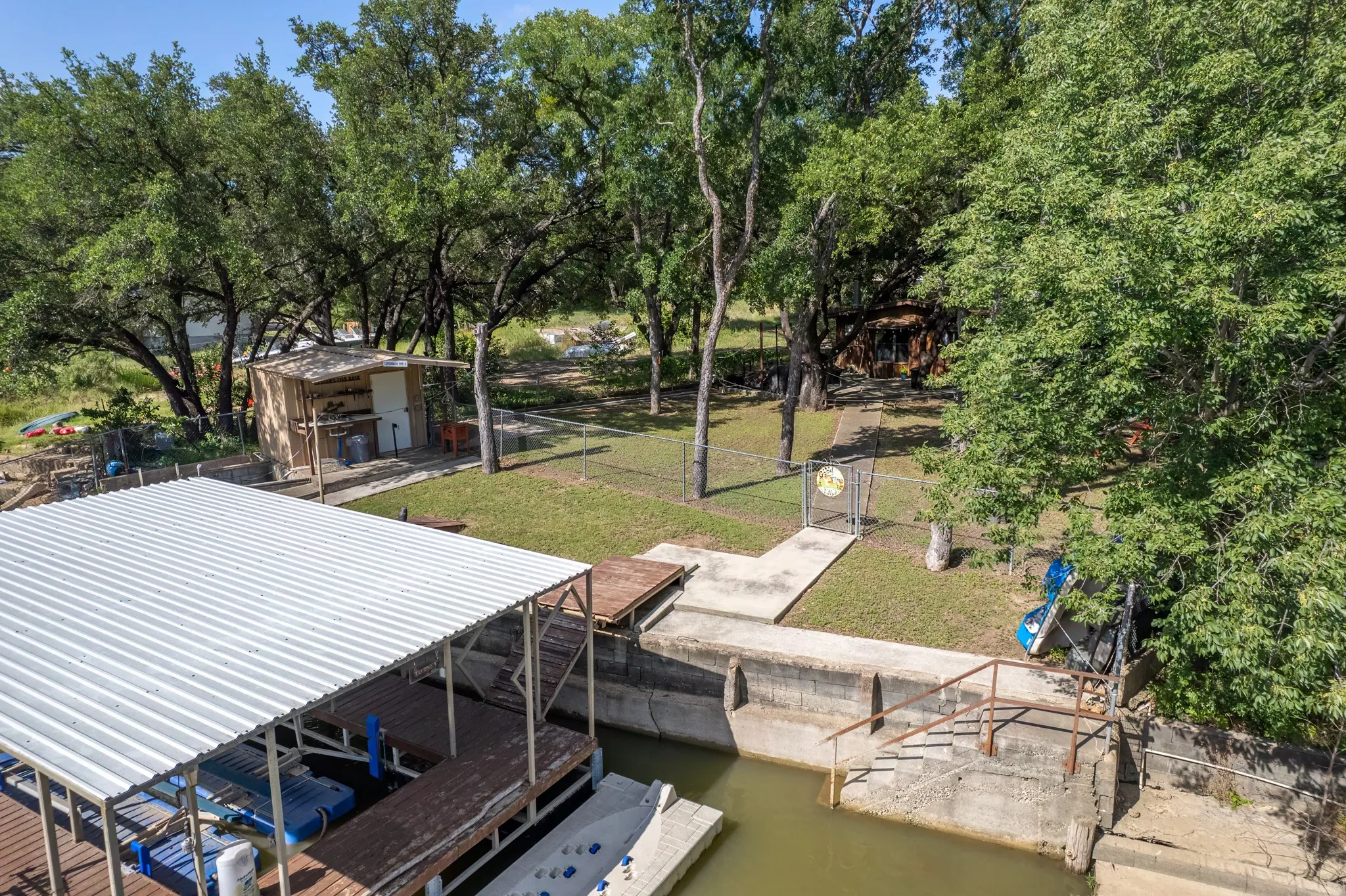 Built-in steps into the lake make water access easy and safe.