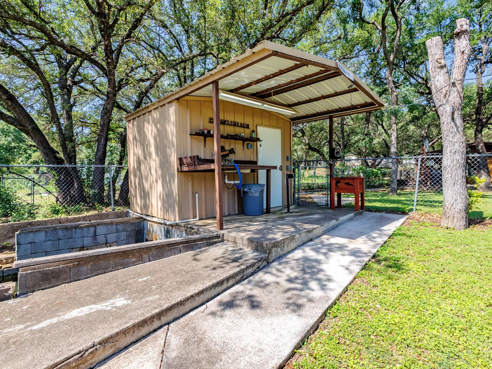 There is a shed perfect for storing your fishing toys.