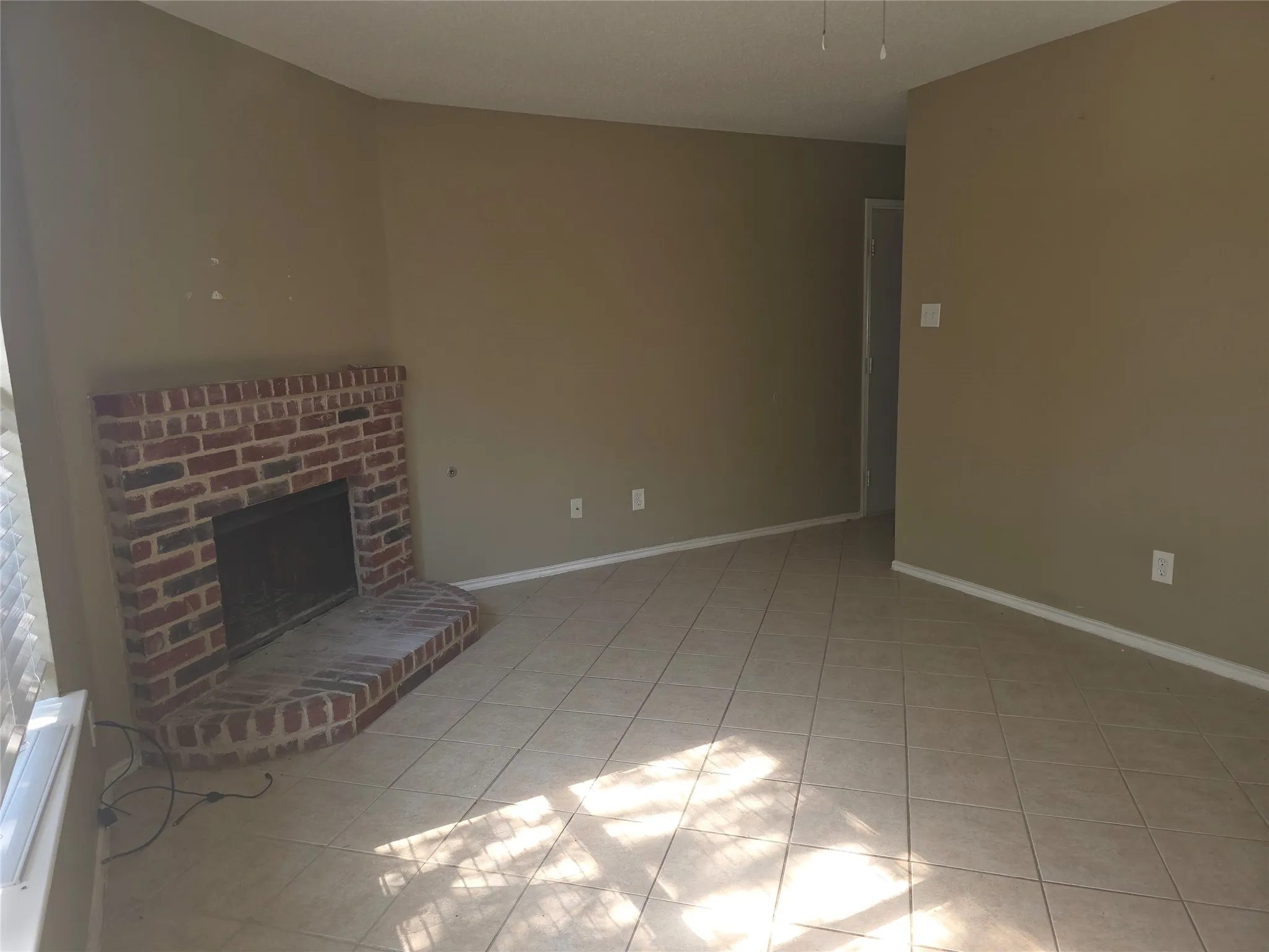 Single Family Residence For Rent in Denton County , 1717 Creekbend Drive, Lewisville, Texas 75067, 3 Bedrooms, 2 Bathrooms, 2 Garage spaces, 1,337 Sqft, built in 1992, Price $1,895, mls#21316476, Real Estate Agent in Lewisville, Homes For Rent in Denton county, Homes For Rent in Lewisville, Realtor in Lewisville Texas, Real Estate Brokerage Independent Realty Texas, Luminita Cordes Realtor