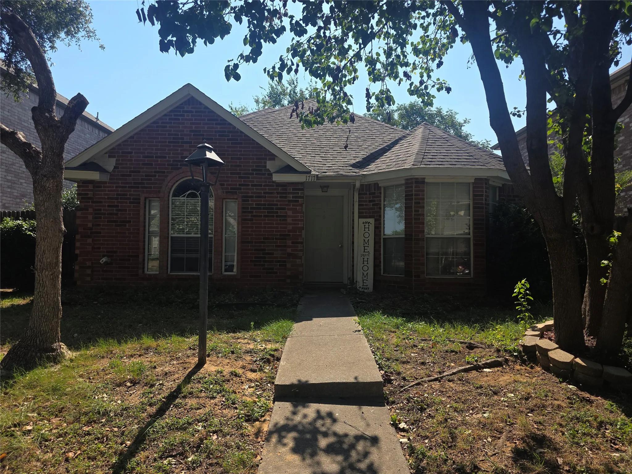 Single Family Residence For Rent in Denton County , 1717 Creekbend Drive, Lewisville, Texas 75067, 3 Bedrooms, 2 Bathrooms, 2 Garage spaces, 1,337 Sqft, built in 1992, Price $1,895, mls#21316476, Real Estate Agent in Lewisville, Homes For Rent in Denton county, Homes For Rent in Lewisville, Realtor in Lewisville Texas, Real Estate Brokerage Independent Realty Texas, Luminita Cordes Realtor