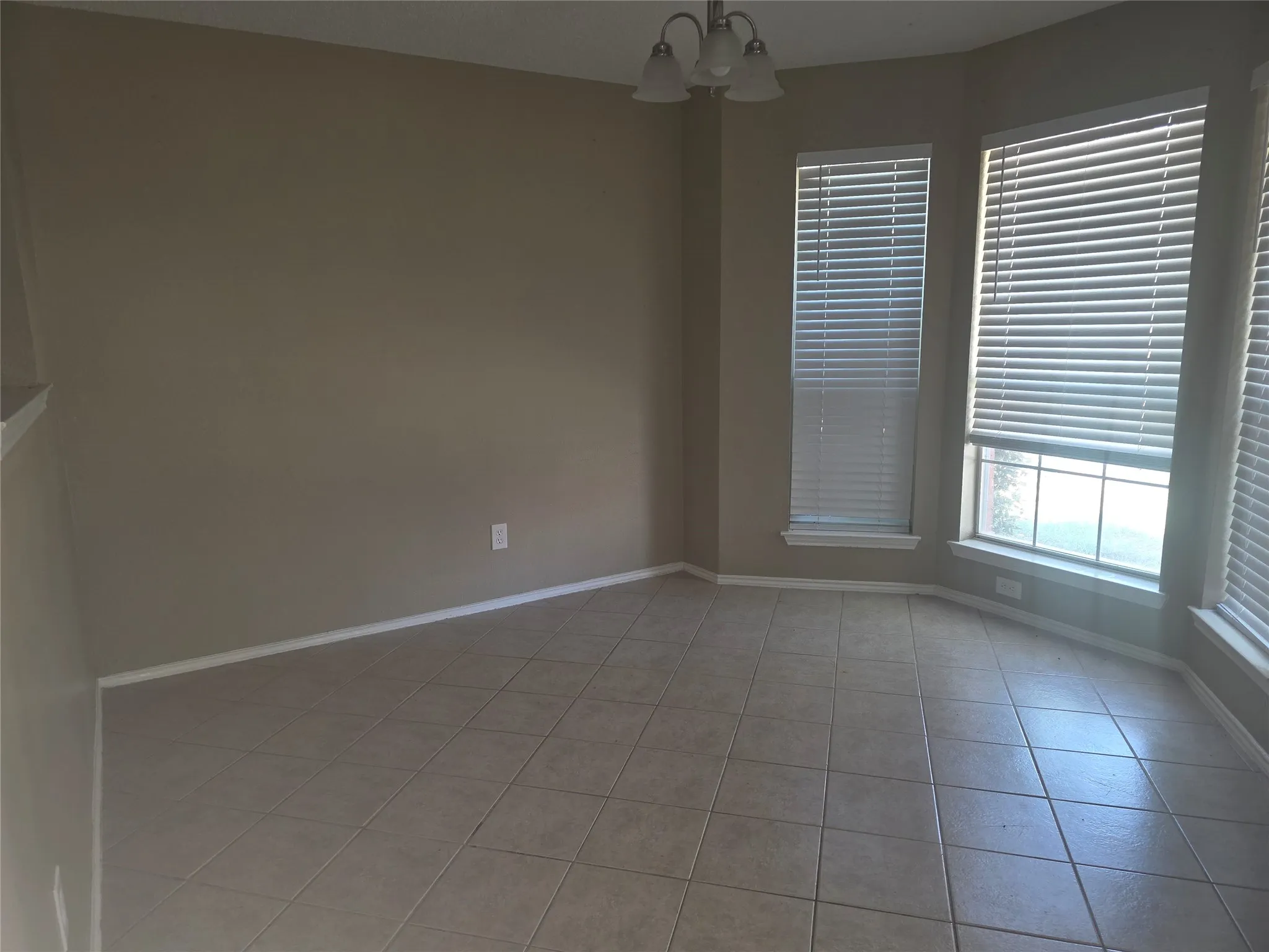 Single Family Residence For Rent in Denton County , 1717 Creekbend Drive, Lewisville, Texas 75067, 3 Bedrooms, 2 Bathrooms, 2 Garage spaces, 1,337 Sqft, built in 1992, Price $1,895, mls#21316476, Real Estate Agent in Lewisville, Homes For Rent in Denton county, Homes For Rent in Lewisville, Realtor in Lewisville Texas, Real Estate Brokerage Independent Realty Texas, Luminita Cordes Realtor