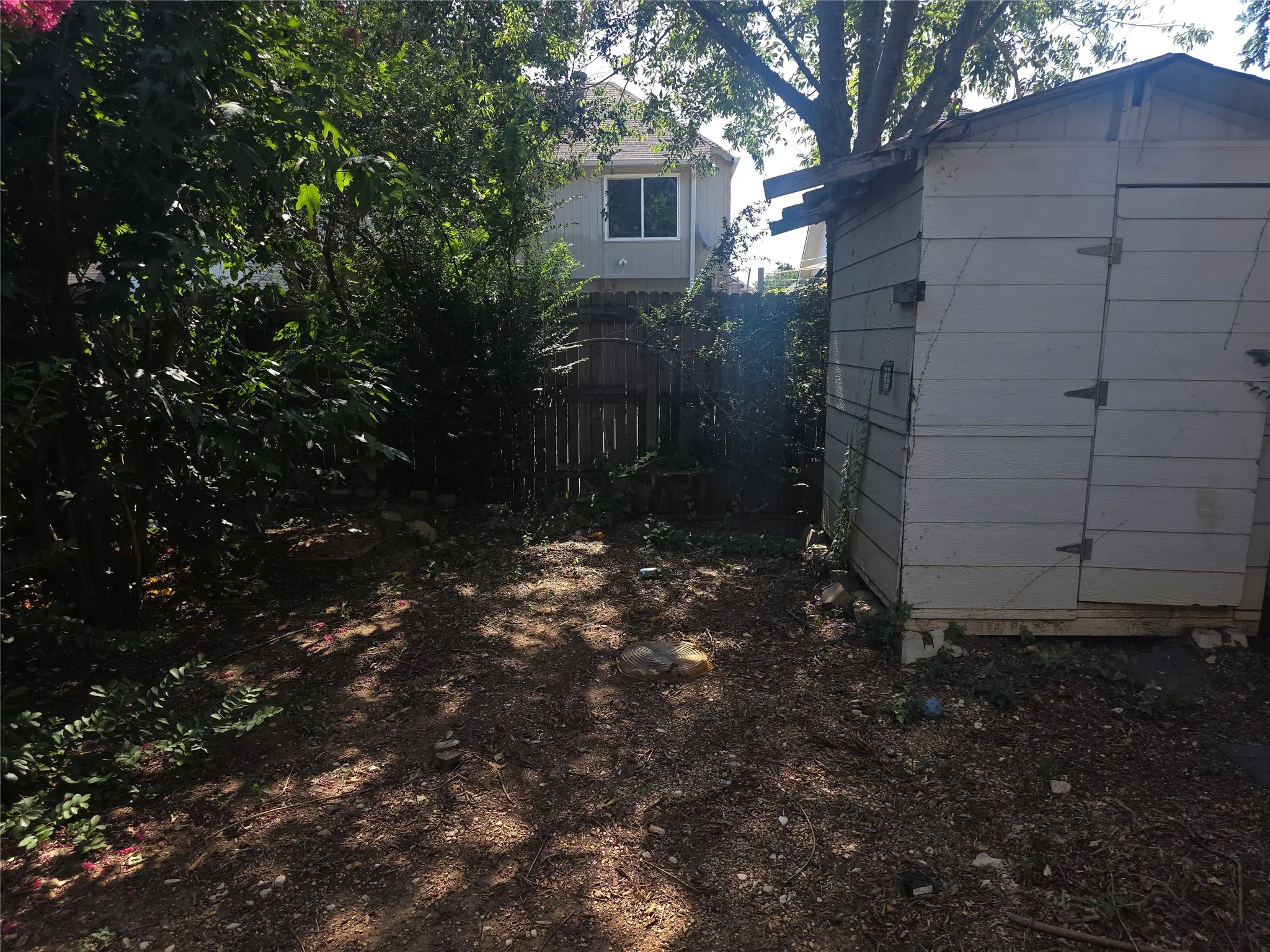Single Family Residence For Rent in Denton County , 1717 Creekbend Drive, Lewisville, Texas 75067, 3 Bedrooms, 2 Bathrooms, 2 Garage spaces, 1,337 Sqft, built in 1992, Price $1,895, mls#21316476, Real Estate Agent in Lewisville, Homes For Rent in Denton county, Homes For Rent in Lewisville, Realtor in Lewisville Texas, Real Estate Brokerage Independent Realty Texas, Luminita Cordes Realtor