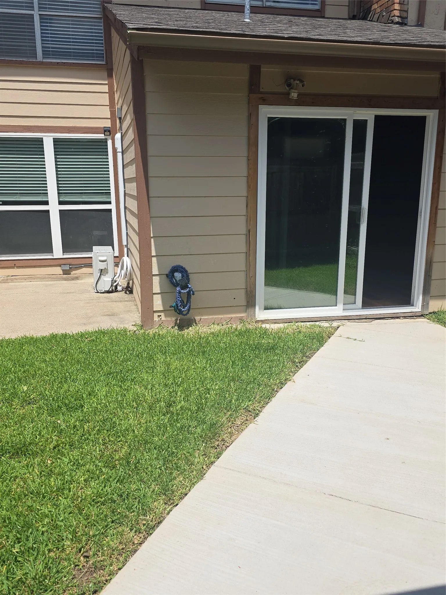 Townhouse For Rent in Tarrant County , 2715 Westgate Drive, Arlington, Texas 76015, 4 Bedrooms, 3 Bathrooms, 2 Garage spaces, 1,696 Sqft, built in 1973, Price $2,295, mls#21316460, Real Estate Agent in Arlington, Homes For Rent in Tarrant county, Homes For Rent in Arlington, Realtor in Arlington Texas, Real Estate Brokerage Independent Realty Texas, Luminita Cordes Realtor