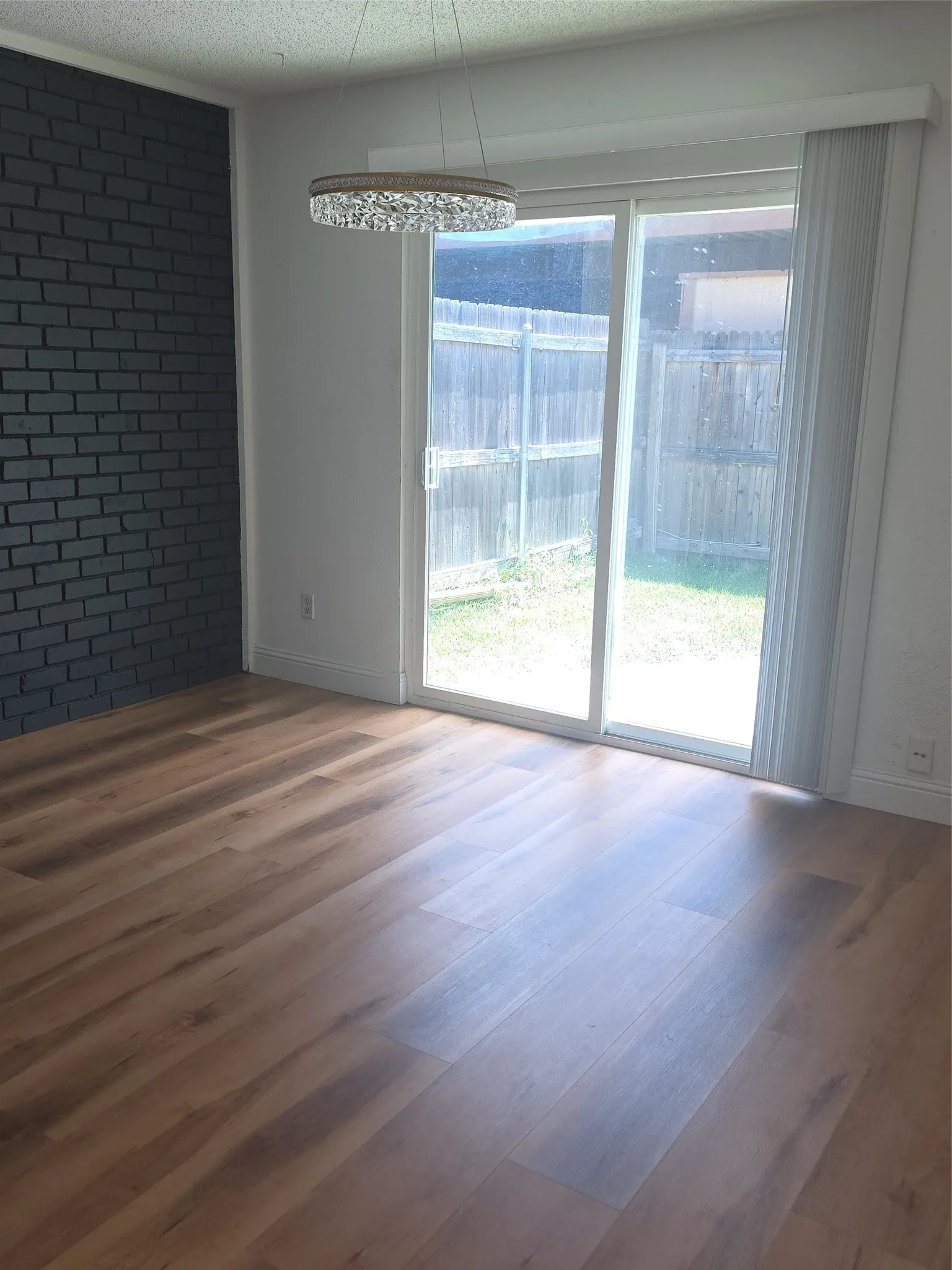 Townhouse For Rent in Tarrant County , 2715 Westgate Drive, Arlington, Texas 76015, 4 Bedrooms, 3 Bathrooms, 2 Garage spaces, 1,696 Sqft, built in 1973, Price $2,295, mls#21316460, Real Estate Agent in Arlington, Homes For Rent in Tarrant county, Homes For Rent in Arlington, Realtor in Arlington Texas, Real Estate Brokerage Independent Realty Texas, Luminita Cordes Realtor