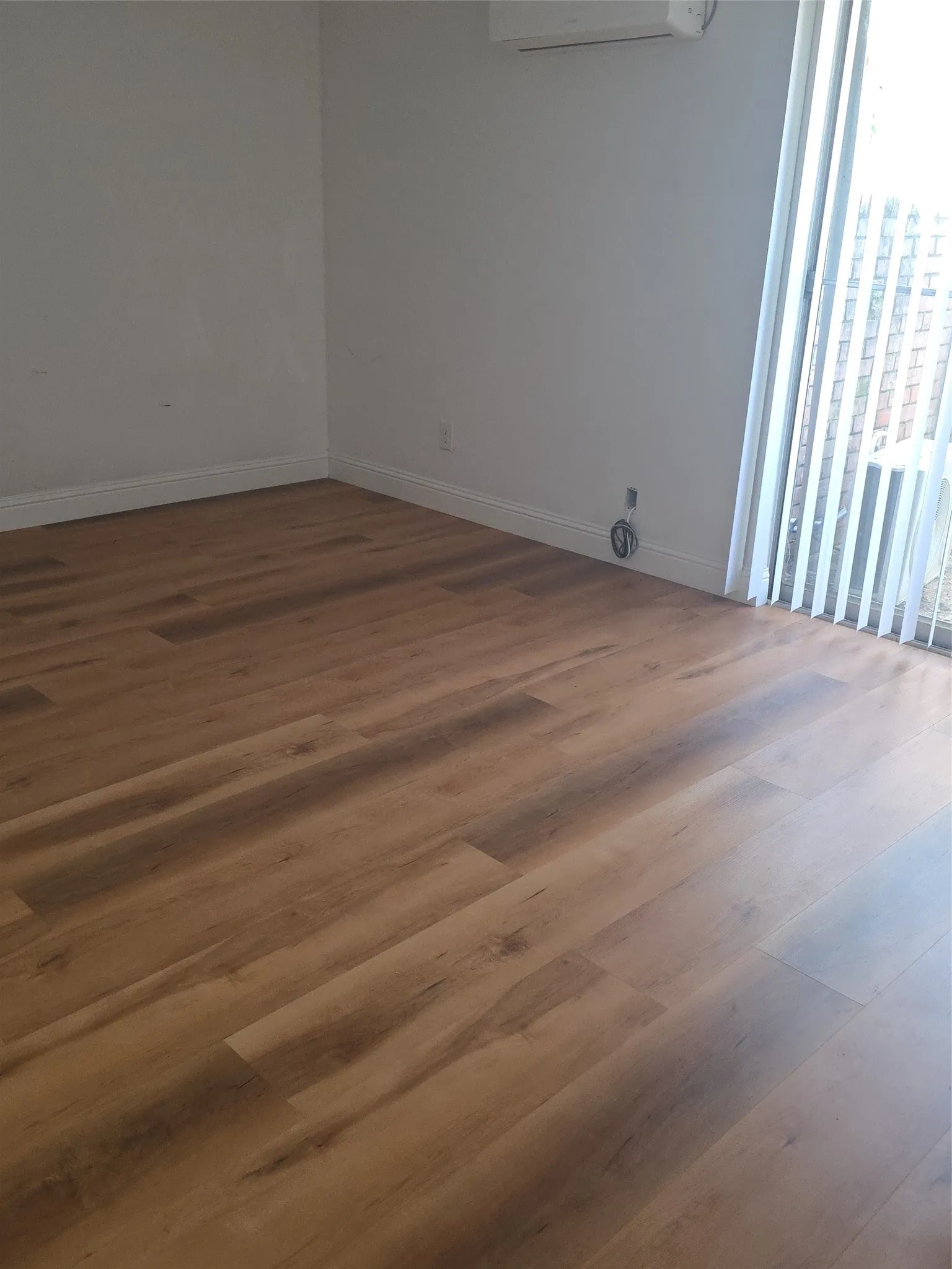 Townhouse For Rent in Tarrant County , 2715 Westgate Drive, Arlington, Texas 76015, 4 Bedrooms, 3 Bathrooms, 2 Garage spaces, 1,696 Sqft, built in 1973, Price $2,295, mls#21316460, Real Estate Agent in Arlington, Homes For Rent in Tarrant county, Homes For Rent in Arlington, Realtor in Arlington Texas, Real Estate Brokerage Independent Realty Texas, Luminita Cordes Realtor