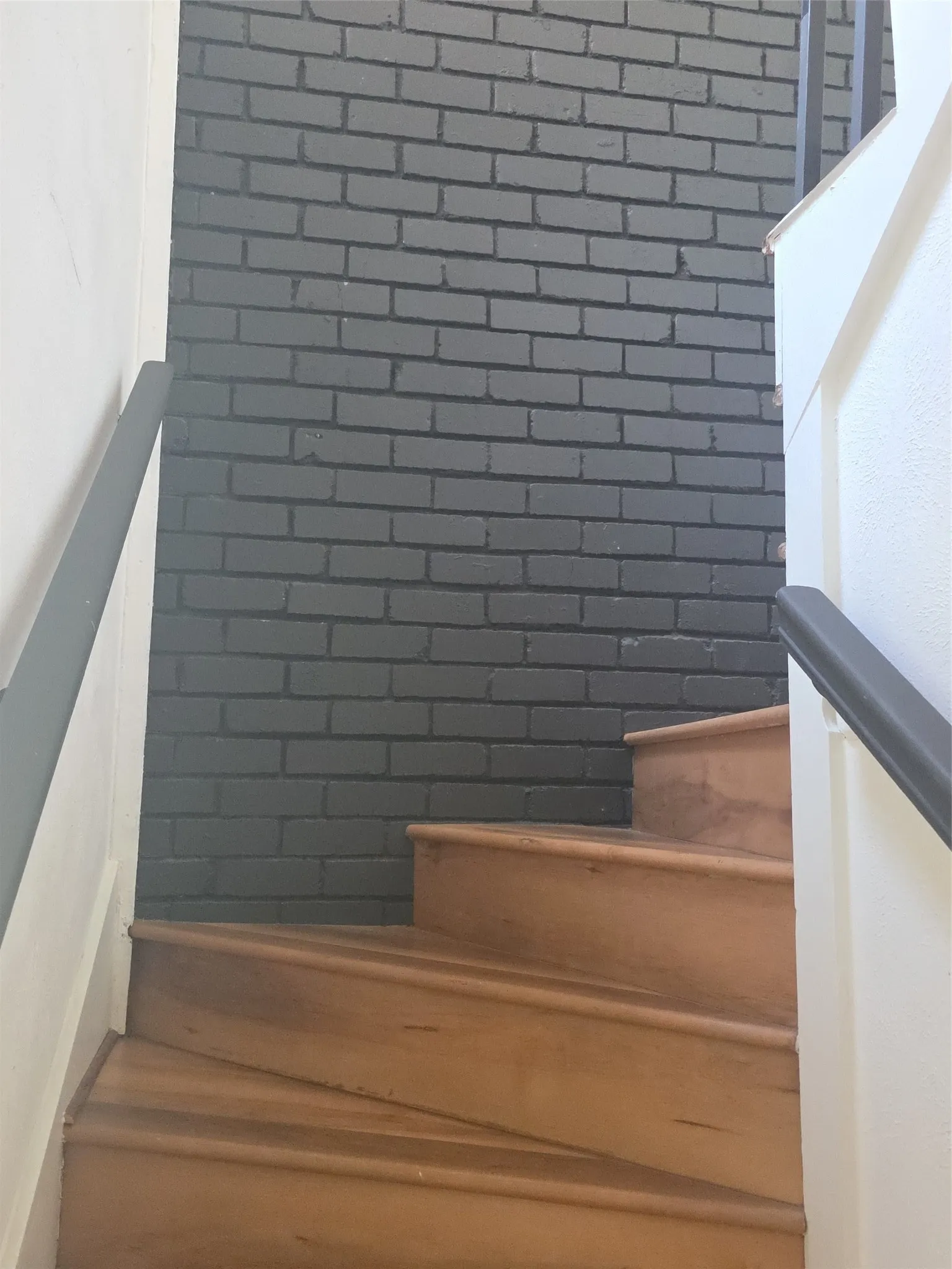 Townhouse For Rent in Tarrant County , 2715 Westgate Drive, Arlington, Texas 76015, 4 Bedrooms, 3 Bathrooms, 2 Garage spaces, 1,696 Sqft, built in 1973, Price $2,295, mls#21316460, Real Estate Agent in Arlington, Homes For Rent in Tarrant county, Homes For Rent in Arlington, Realtor in Arlington Texas, Real Estate Brokerage Independent Realty Texas, Luminita Cordes Realtor