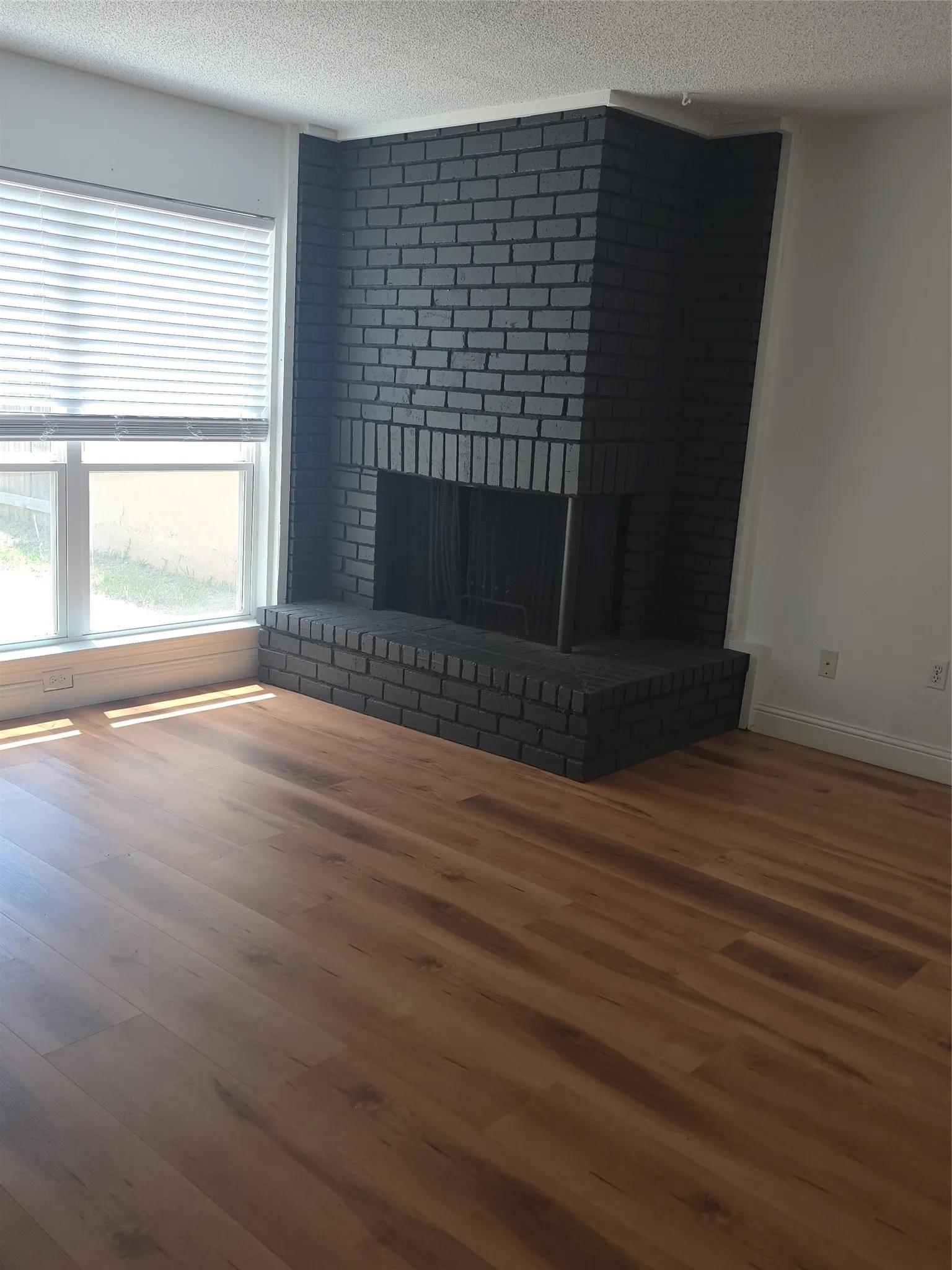 Townhouse For Rent in Tarrant County , 2715 Westgate Drive, Arlington, Texas 76015, 4 Bedrooms, 3 Bathrooms, 2 Garage spaces, 1,696 Sqft, built in 1973, Price $2,295, mls#21316460, Real Estate Agent in Arlington, Homes For Rent in Tarrant county, Homes For Rent in Arlington, Realtor in Arlington Texas, Real Estate Brokerage Independent Realty Texas, Luminita Cordes Realtor
