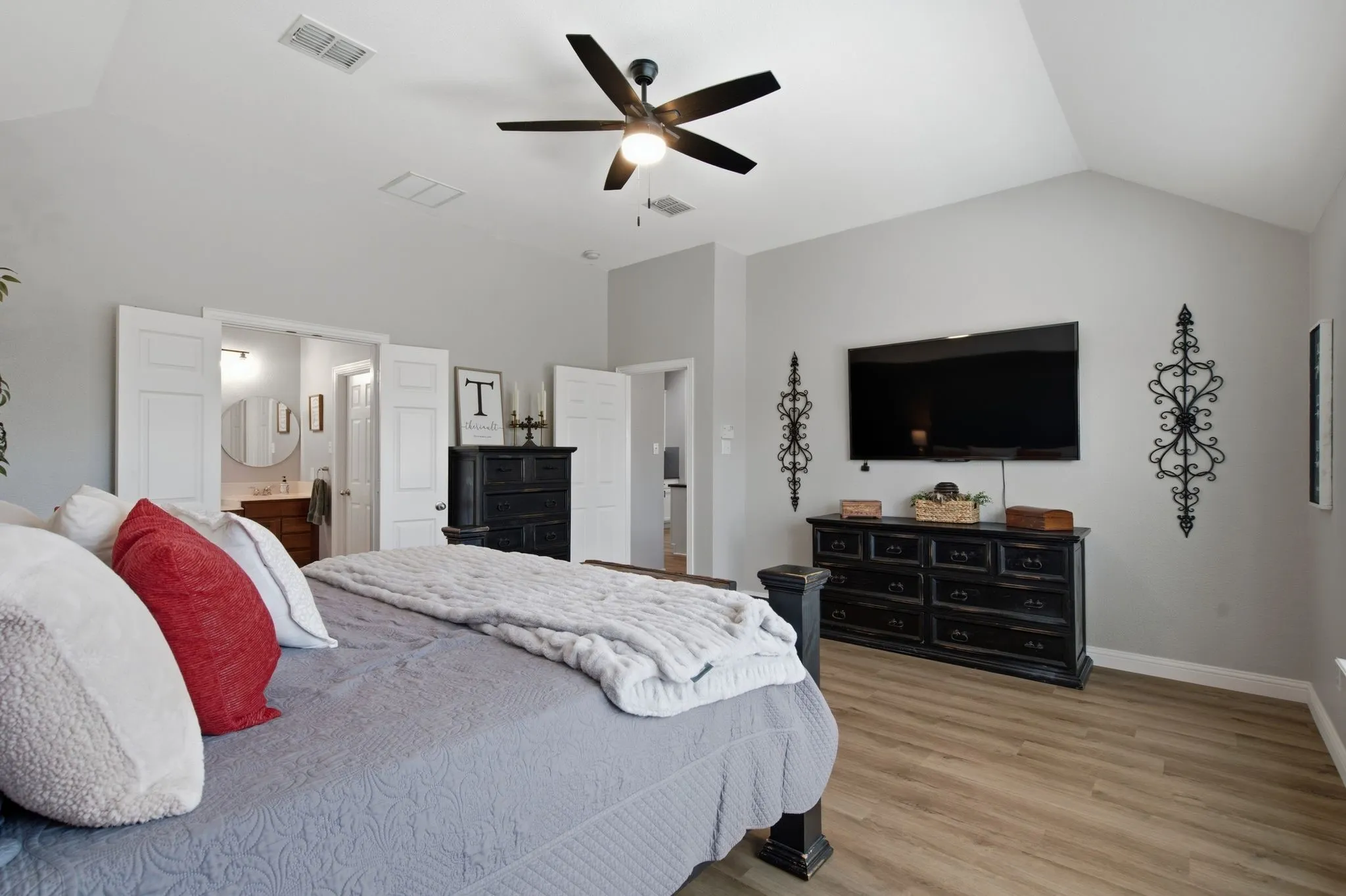 Single Family Residence For Sale in Denton County , 3313 Depaul Drive, Denton, Texas 76210, 4 Bedroom, 2 Bathroom, 2 Garage spaces, 2,214 Sqft, built in 2006, mls#21321751, Real Estate Agent in Denton, Homes For Sale in Denton county, Homes For Sale in Denton, Realtor in Denton Texas, Real Estate Brokerage Independent Realty Texas, Luminita Cordes Realtor