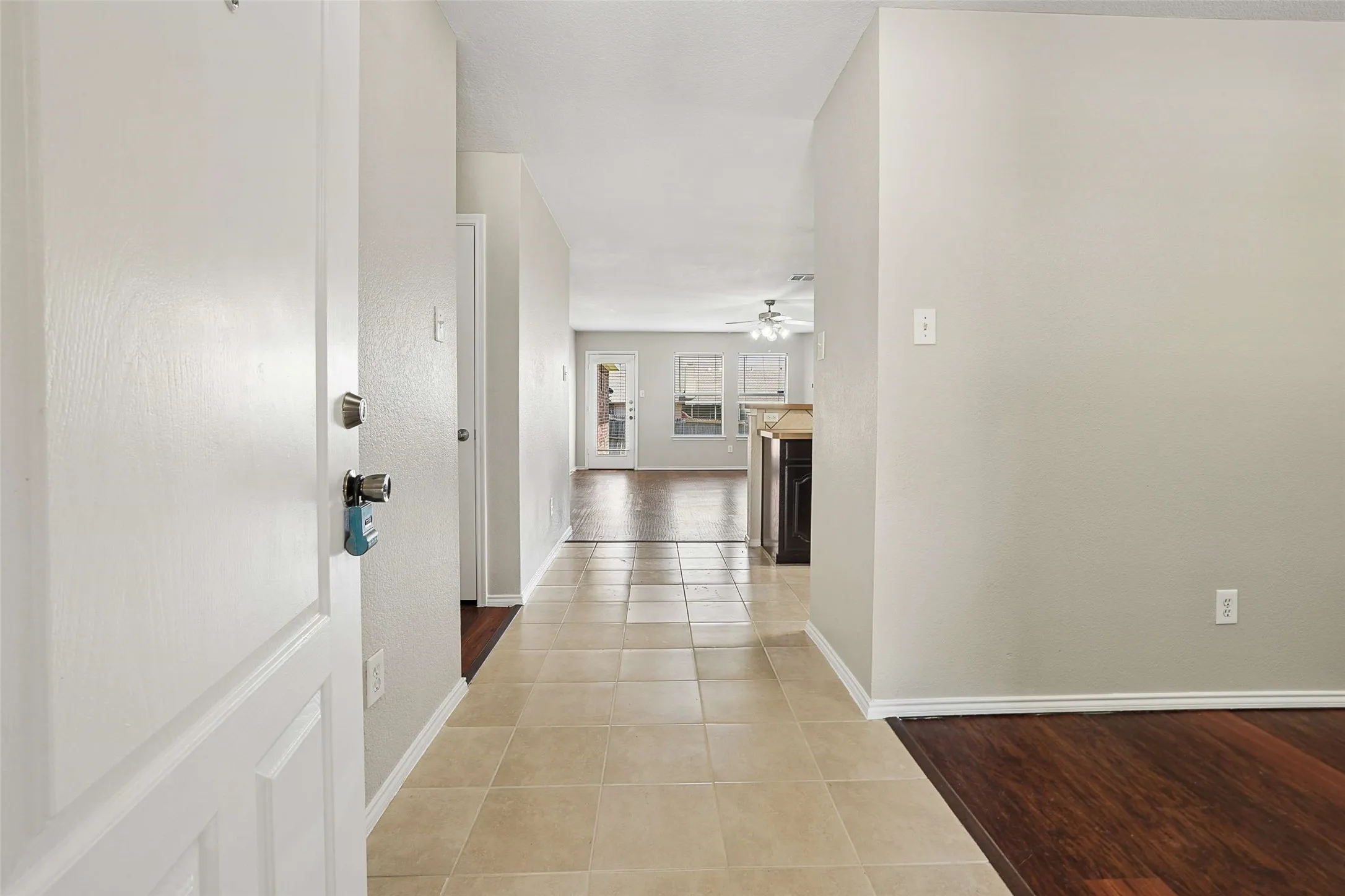 Single Family Residence For Sale in Ellis County , 205 Rosewood Court, Red Oak, Texas 75154, 3 Bedroom, 2 Bathroom, 2 Garage spaces, 1,631 Sqft, built in 2006, mls#21321282, Real Estate Agent in Red Oak, Homes For Sale in Ellis county, Homes For Sale in Red Oak, Realtor in Red Oak Texas, Real Estate Brokerage Independent Realty Texas, Luminita Cordes Realtor