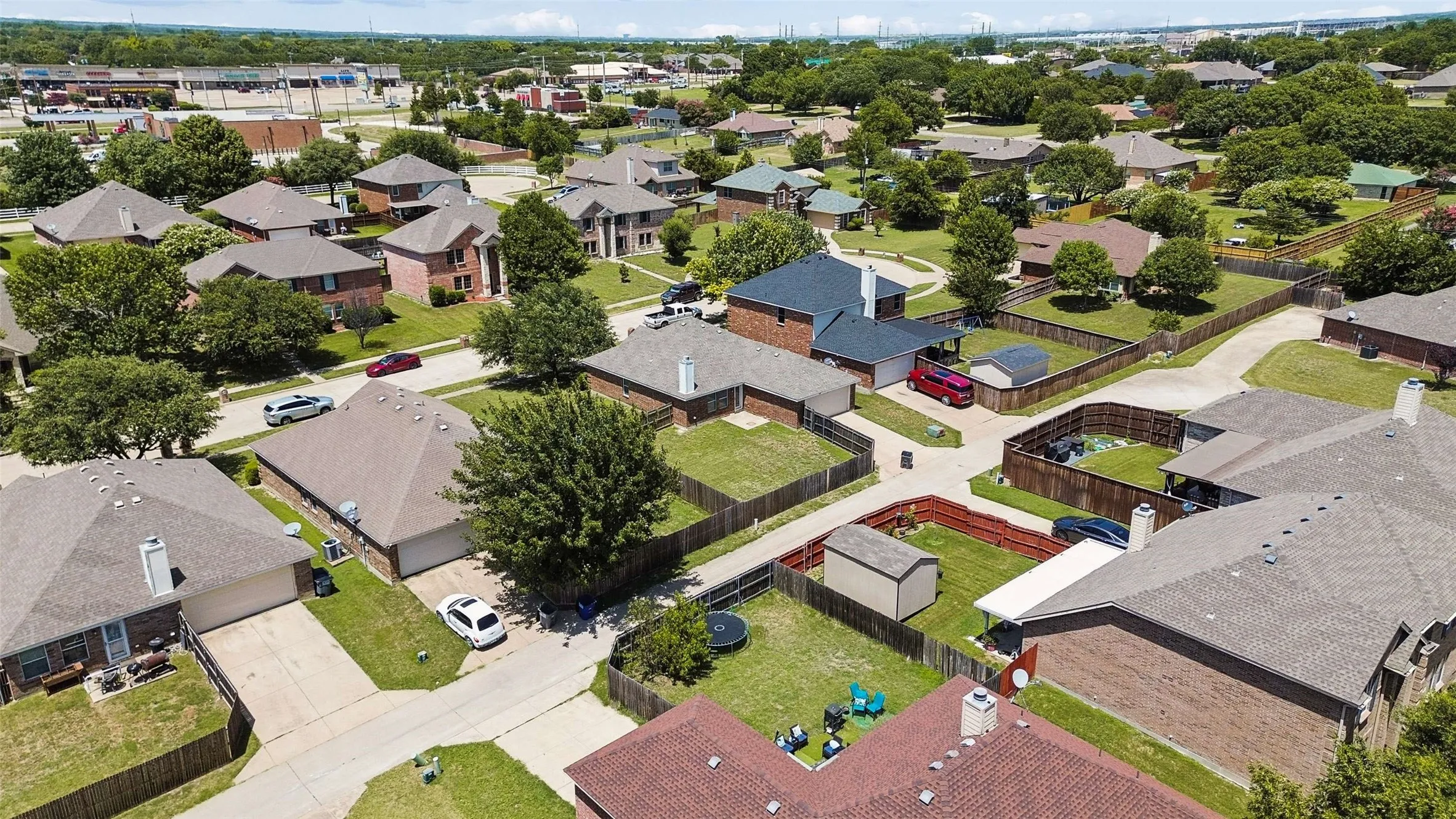 Single Family Residence For Sale in Ellis County , 205 Rosewood Court, Red Oak, Texas 75154, 3 Bedroom, 2 Bathroom, 2 Garage spaces, 1,631 Sqft, built in 2006, mls#21321282, Real Estate Agent in Red Oak, Homes For Sale in Ellis county, Homes For Sale in Red Oak, Realtor in Red Oak Texas, Real Estate Brokerage Independent Realty Texas, Luminita Cordes Realtor
