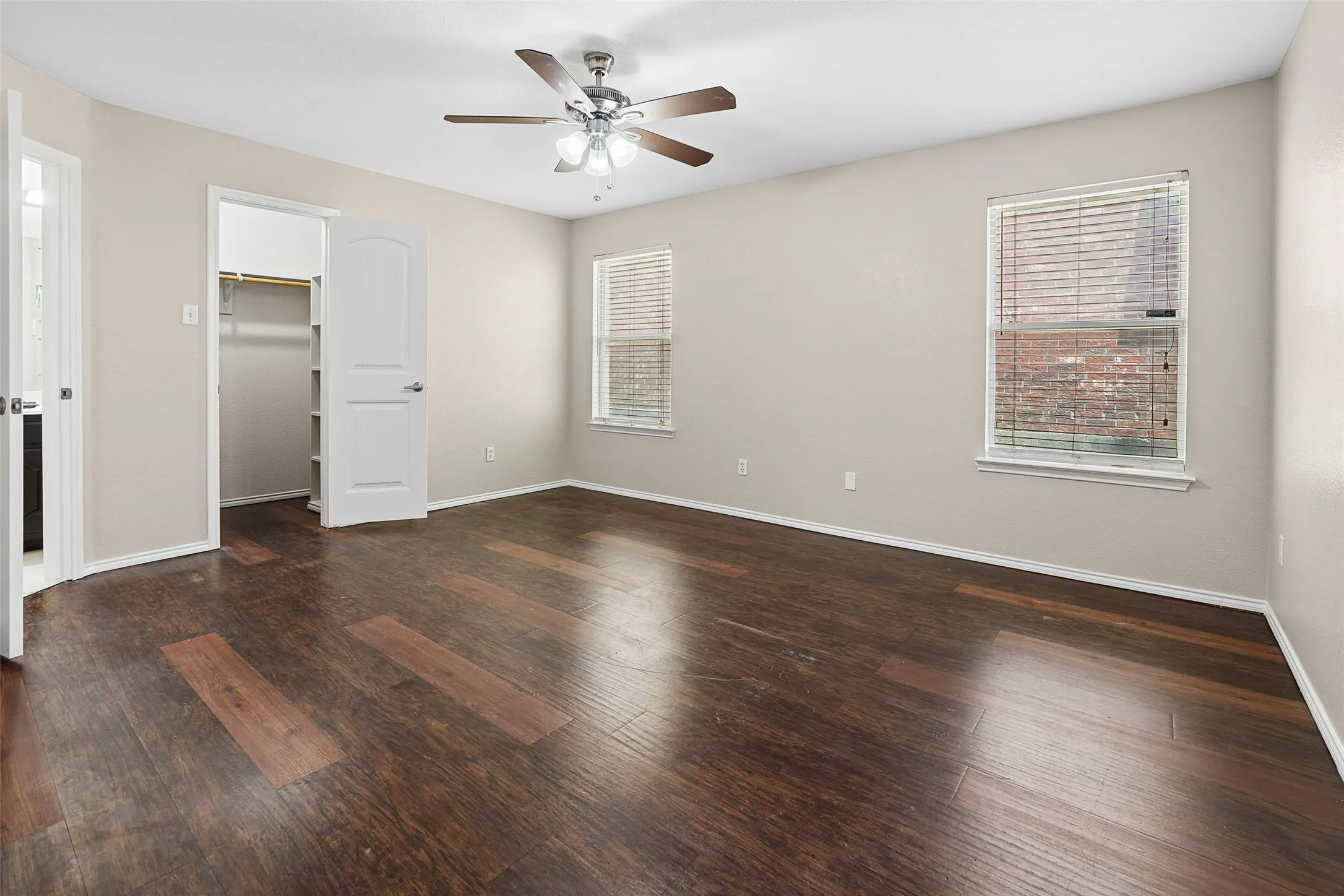 Single Family Residence For Sale in Ellis County , 205 Rosewood Court, Red Oak, Texas 75154, 3 Bedroom, 2 Bathroom, 2 Garage spaces, 1,631 Sqft, built in 2006, mls#21321282, Real Estate Agent in Red Oak, Homes For Sale in Ellis county, Homes For Sale in Red Oak, Realtor in Red Oak Texas, Real Estate Brokerage Independent Realty Texas, Luminita Cordes Realtor