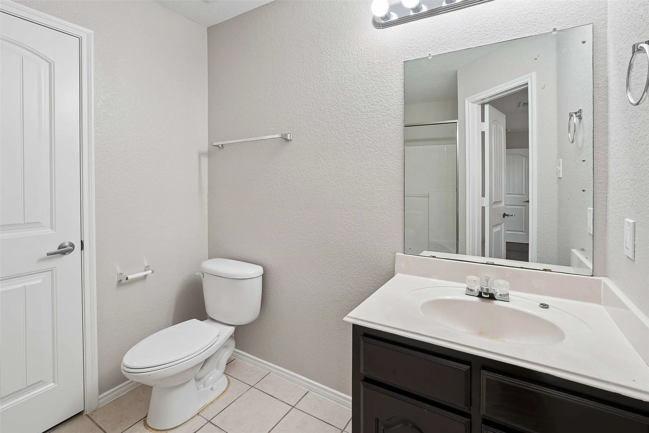 Single Family Residence For Sale in Ellis County , 205 Rosewood Court, Red Oak, Texas 75154, 3 Bedroom, 2 Bathroom, 2 Garage spaces, 1,631 Sqft, built in 2006, mls#21321282, Real Estate Agent in Red Oak, Homes For Sale in Ellis county, Homes For Sale in Red Oak, Realtor in Red Oak Texas, Real Estate Brokerage Independent Realty Texas, Luminita Cordes Realtor