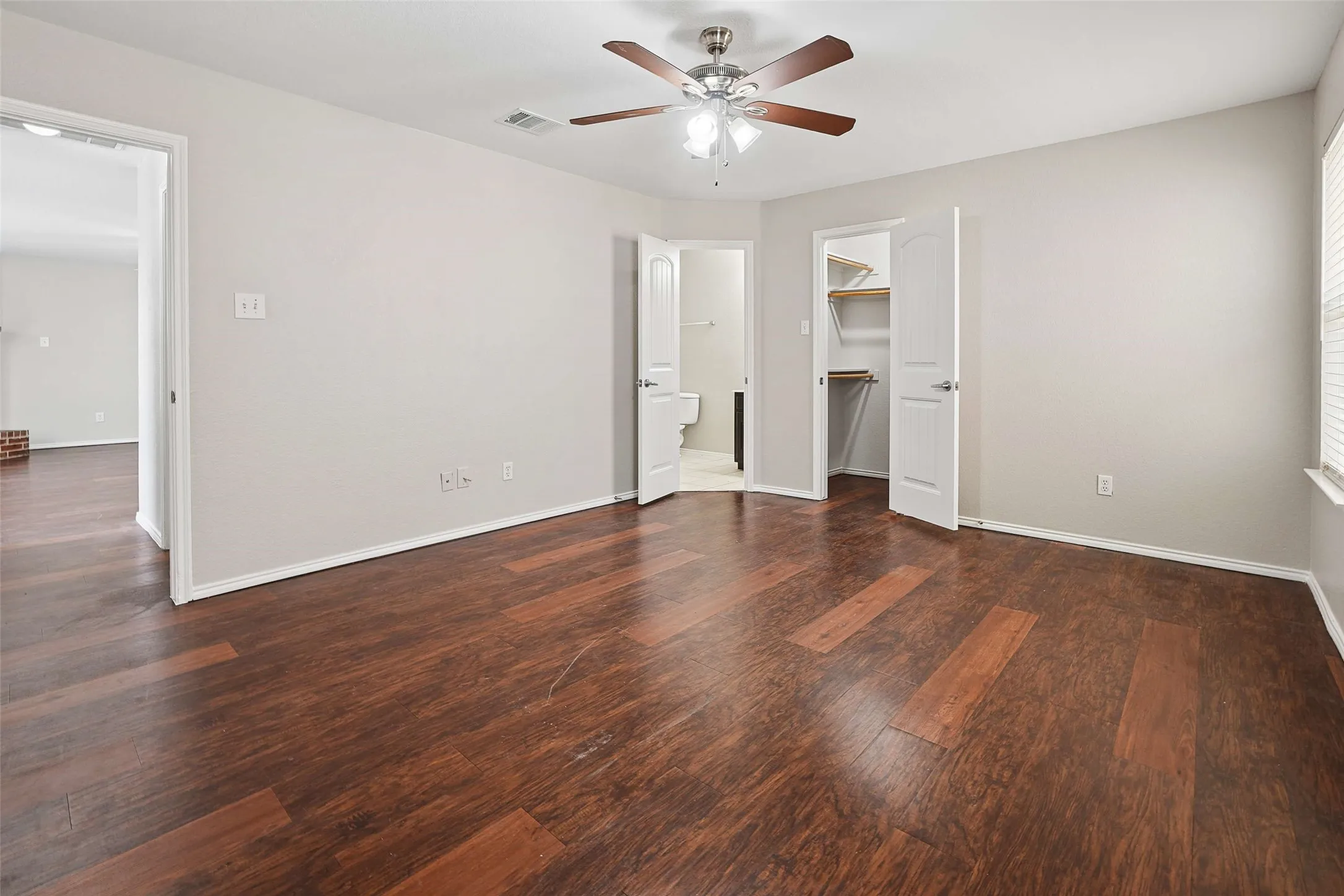 Single Family Residence For Sale in Ellis County , 205 Rosewood Court, Red Oak, Texas 75154, 3 Bedroom, 2 Bathroom, 2 Garage spaces, 1,631 Sqft, built in 2006, mls#21321282, Real Estate Agent in Red Oak, Homes For Sale in Ellis county, Homes For Sale in Red Oak, Realtor in Red Oak Texas, Real Estate Brokerage Independent Realty Texas, Luminita Cordes Realtor