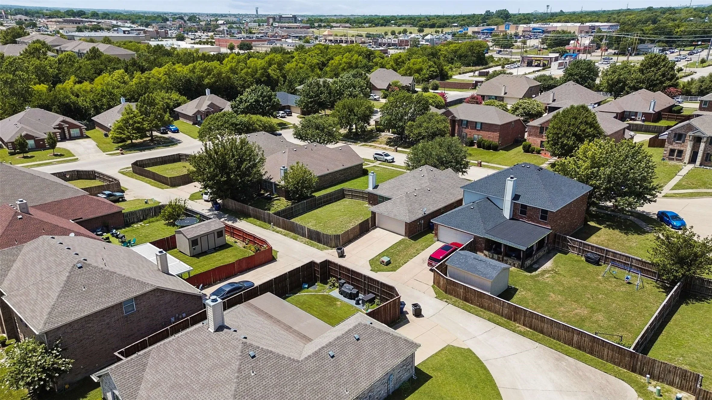 Single Family Residence For Sale in Ellis County , 205 Rosewood Court, Red Oak, Texas 75154, 3 Bedroom, 2 Bathroom, 2 Garage spaces, 1,631 Sqft, built in 2006, mls#21321282, Real Estate Agent in Red Oak, Homes For Sale in Ellis county, Homes For Sale in Red Oak, Realtor in Red Oak Texas, Real Estate Brokerage Independent Realty Texas, Luminita Cordes Realtor
