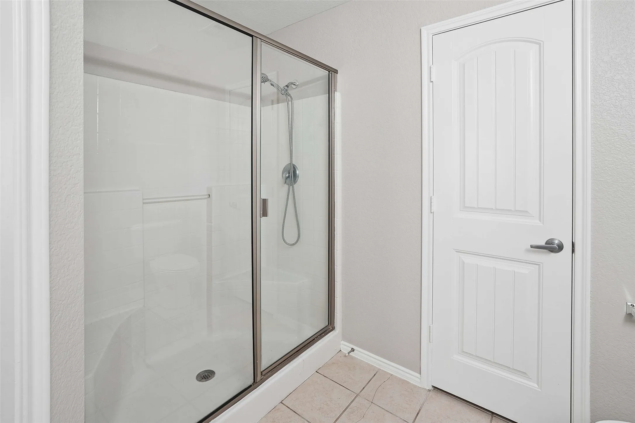 Single Family Residence For Sale in Ellis County , 205 Rosewood Court, Red Oak, Texas 75154, 3 Bedroom, 2 Bathroom, 2 Garage spaces, 1,631 Sqft, built in 2006, mls#21321282, Real Estate Agent in Red Oak, Homes For Sale in Ellis county, Homes For Sale in Red Oak, Realtor in Red Oak Texas, Real Estate Brokerage Independent Realty Texas, Luminita Cordes Realtor