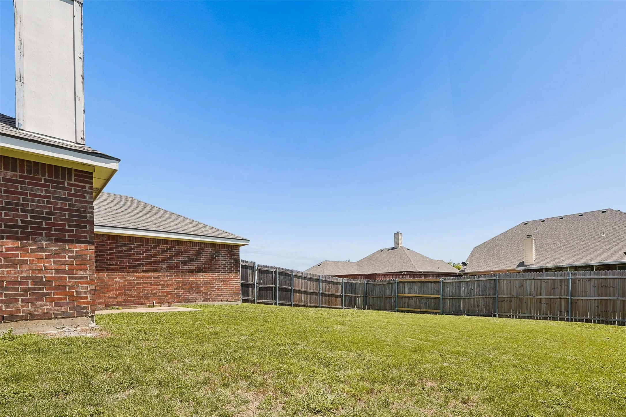 Single Family Residence For Sale in Ellis County , 205 Rosewood Court, Red Oak, Texas 75154, 3 Bedroom, 2 Bathroom, 2 Garage spaces, 1,631 Sqft, built in 2006, mls#21321282, Real Estate Agent in Red Oak, Homes For Sale in Ellis county, Homes For Sale in Red Oak, Realtor in Red Oak Texas, Real Estate Brokerage Independent Realty Texas, Luminita Cordes Realtor