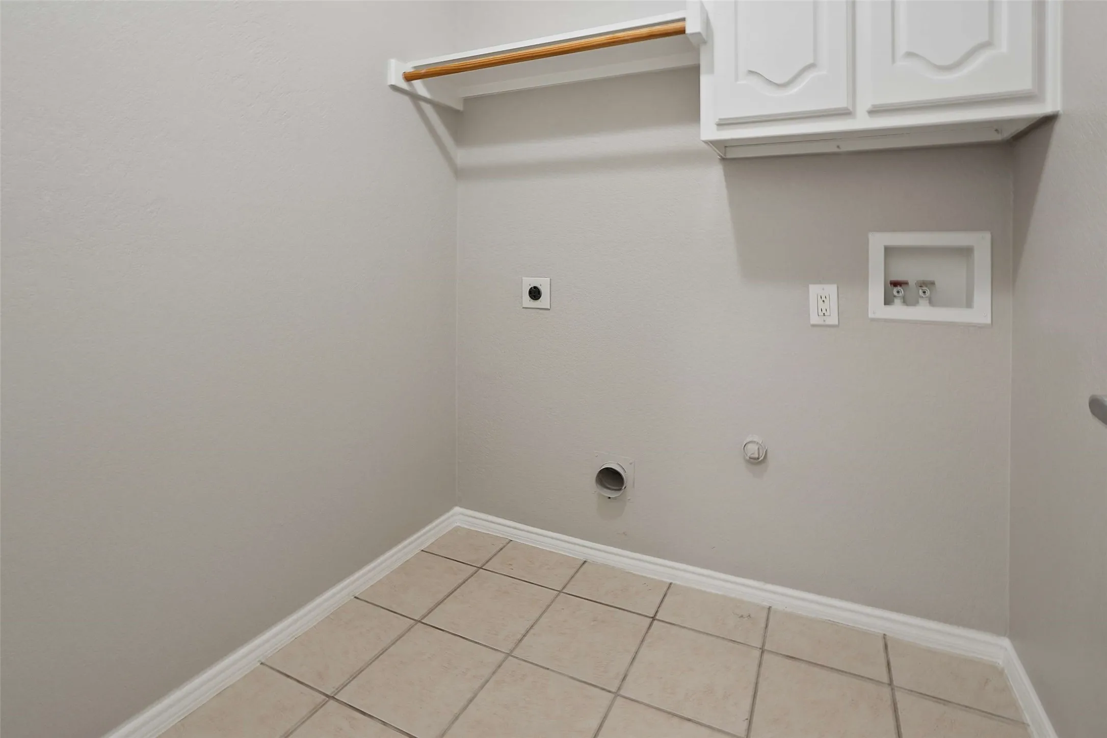 Single Family Residence For Sale in Ellis County , 205 Rosewood Court, Red Oak, Texas 75154, 3 Bedroom, 2 Bathroom, 2 Garage spaces, 1,631 Sqft, built in 2006, mls#21321282, Real Estate Agent in Red Oak, Homes For Sale in Ellis county, Homes For Sale in Red Oak, Realtor in Red Oak Texas, Real Estate Brokerage Independent Realty Texas, Luminita Cordes Realtor
