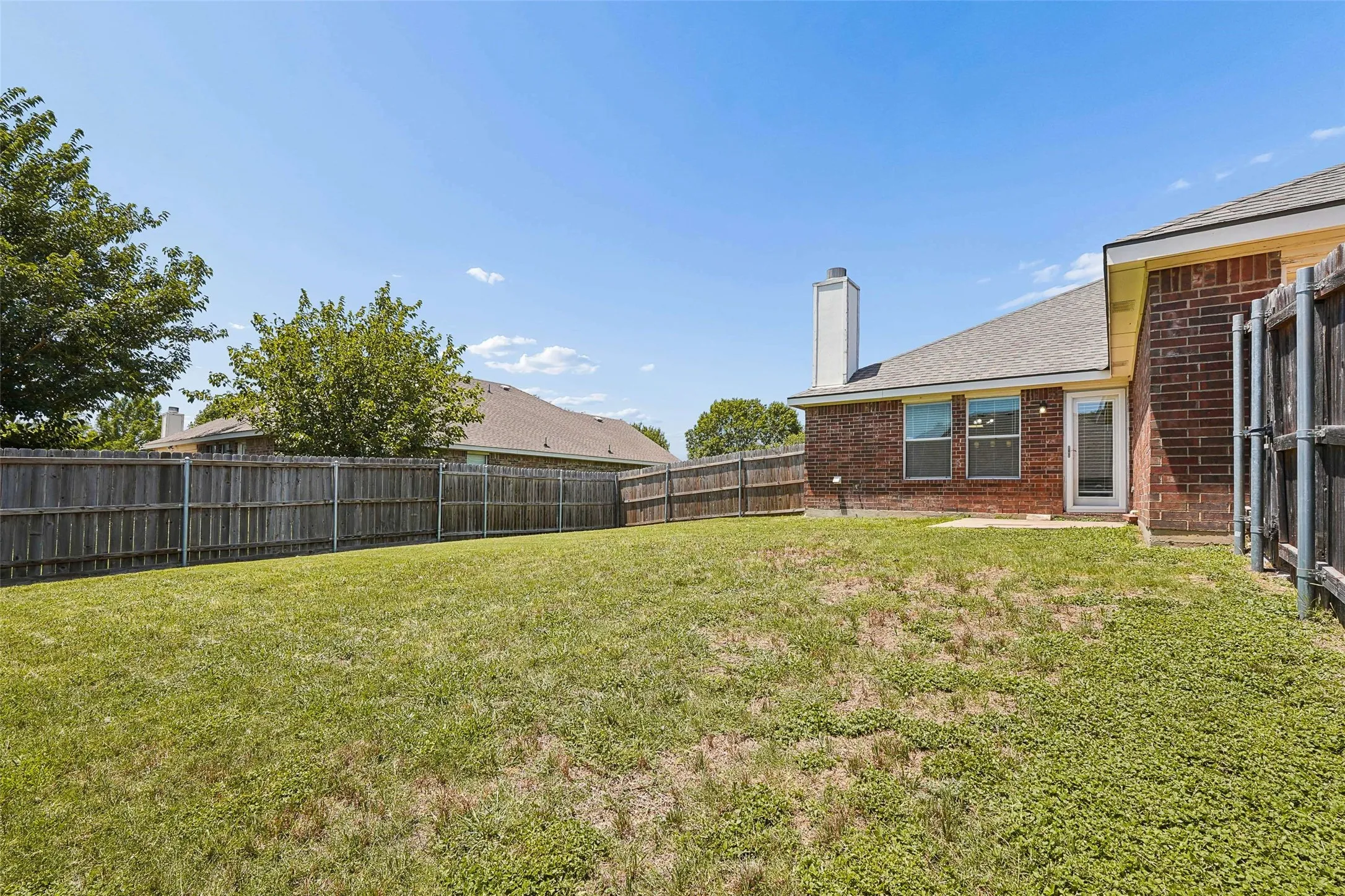 Single Family Residence For Sale in Ellis County , 205 Rosewood Court, Red Oak, Texas 75154, 3 Bedroom, 2 Bathroom, 2 Garage spaces, 1,631 Sqft, built in 2006, mls#21321282, Real Estate Agent in Red Oak, Homes For Sale in Ellis county, Homes For Sale in Red Oak, Realtor in Red Oak Texas, Real Estate Brokerage Independent Realty Texas, Luminita Cordes Realtor