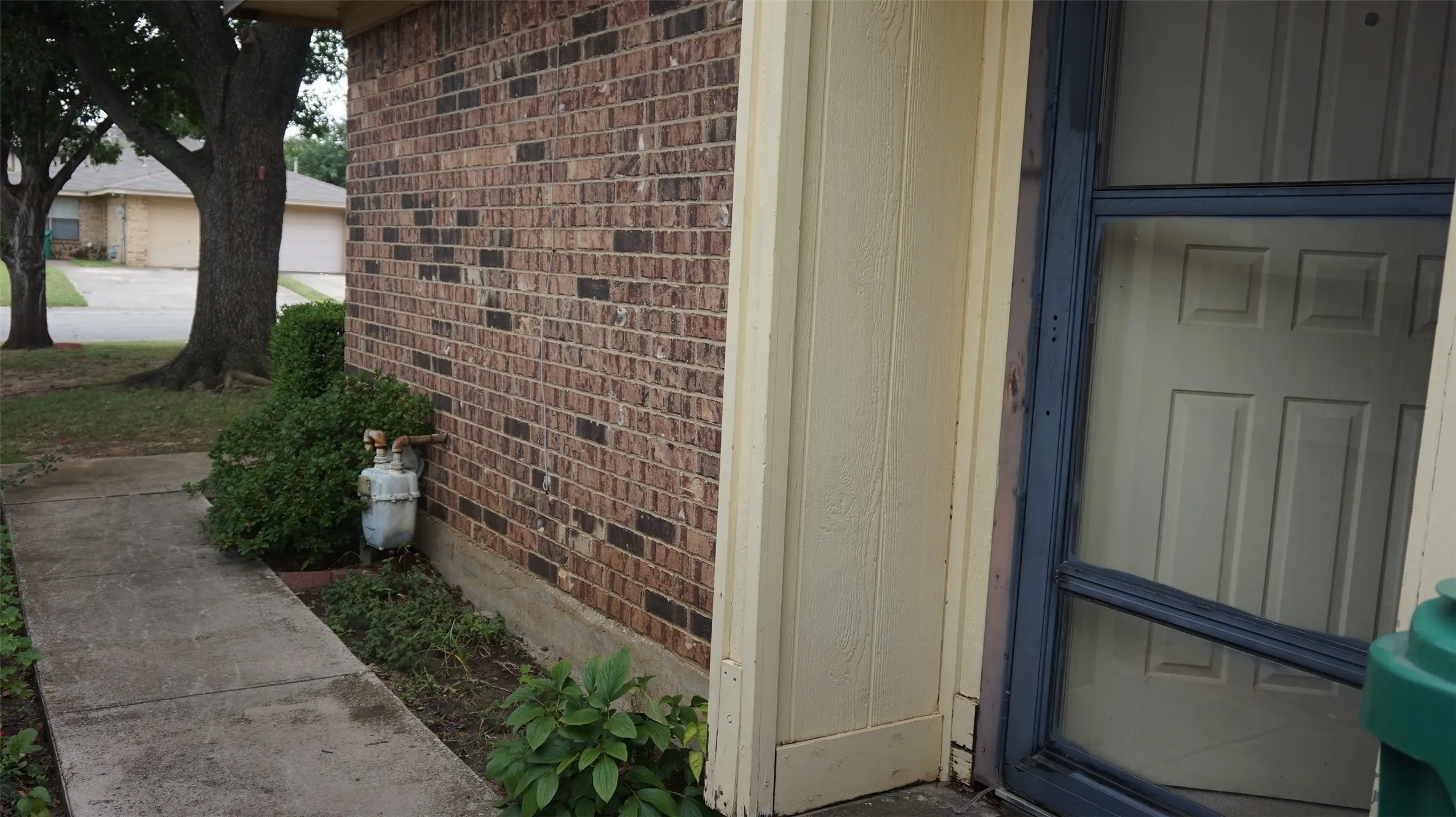 Single Family Residence For Sale in Denton County , 417 Gabe Court, Denton, Texas 76207, 2 Bedroom, 2 Bathroom, 1 Garage spaces, 948 Sqft, built in 1983, mls#21321850, Real Estate Agent in Denton, Homes For Sale in Denton county, Homes For Sale in Denton, Realtor in Denton Texas, Real Estate Brokerage Independent Realty Texas, Luminita Cordes Realtor