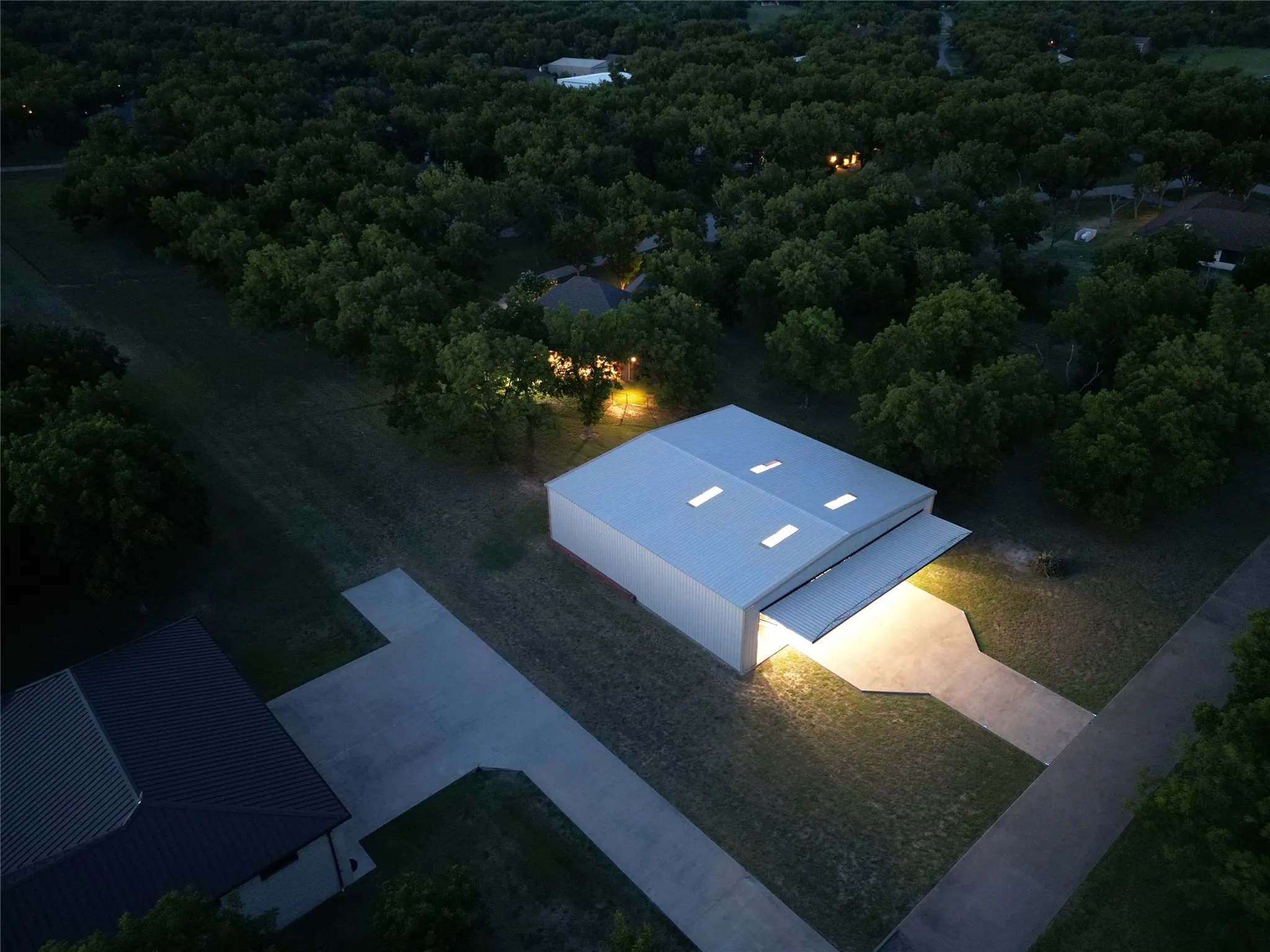 Single Family Residence For Sale in Hood County , 6404 Citation Court, Granbury, Texas 76049, 4 Bedroom, 3 Bathroom, 3 Garage spaces, 2,806 Sqft, built in 2019, mls#21321992, Real Estate Agent in Granbury, Homes For Sale in Hood county, Homes For Sale in Granbury, Realtor in Granbury Texas, Real Estate Brokerage Independent Realty Texas, Luminita Cordes Realtor