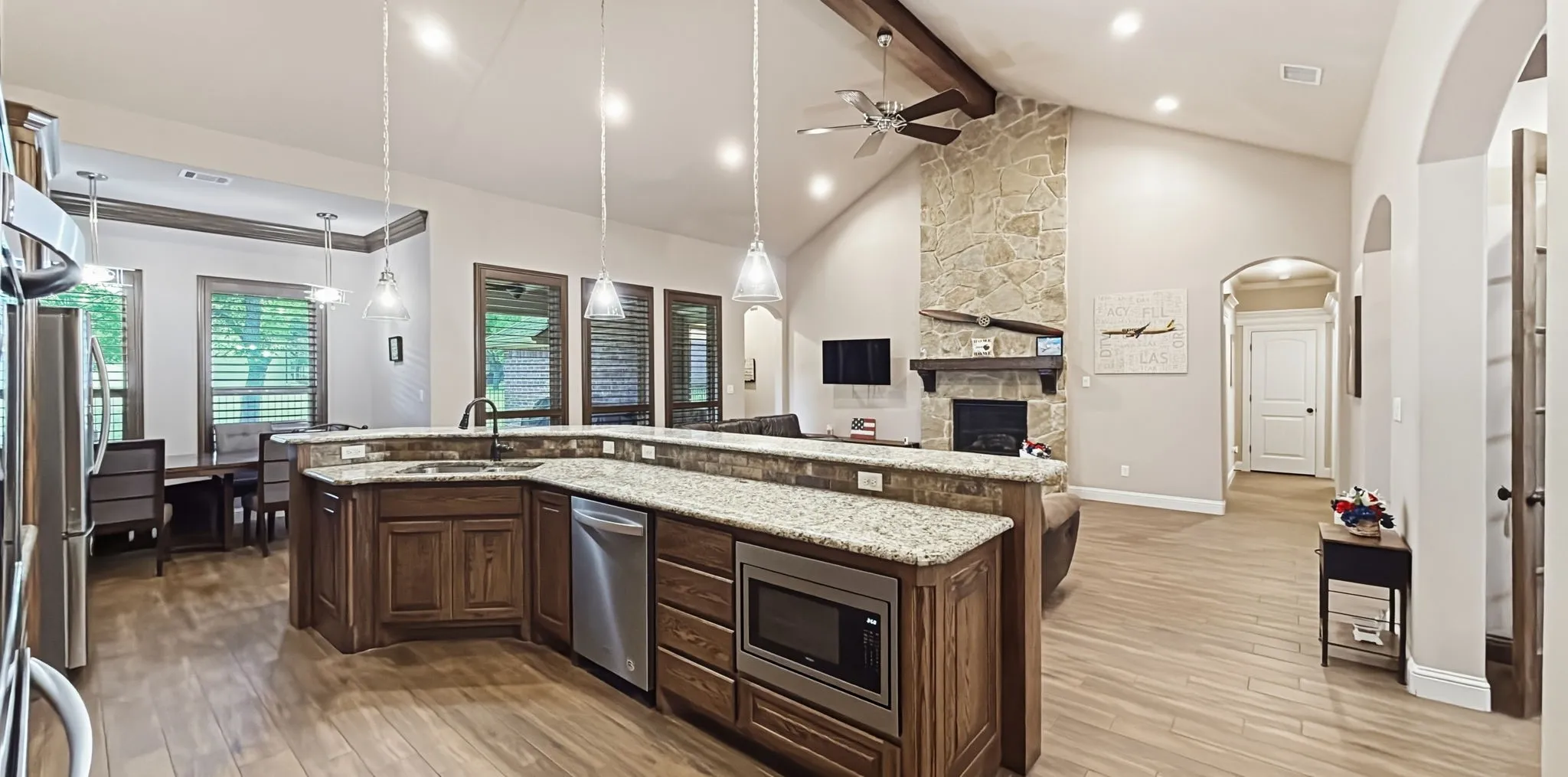 Single Family Residence For Sale in Hood County , 6404 Citation Court, Granbury, Texas 76049, 4 Bedroom, 3 Bathroom, 3 Garage spaces, 2,806 Sqft, built in 2019, mls#21321992, Real Estate Agent in Granbury, Homes For Sale in Hood county, Homes For Sale in Granbury, Realtor in Granbury Texas, Real Estate Brokerage Independent Realty Texas, Luminita Cordes Realtor