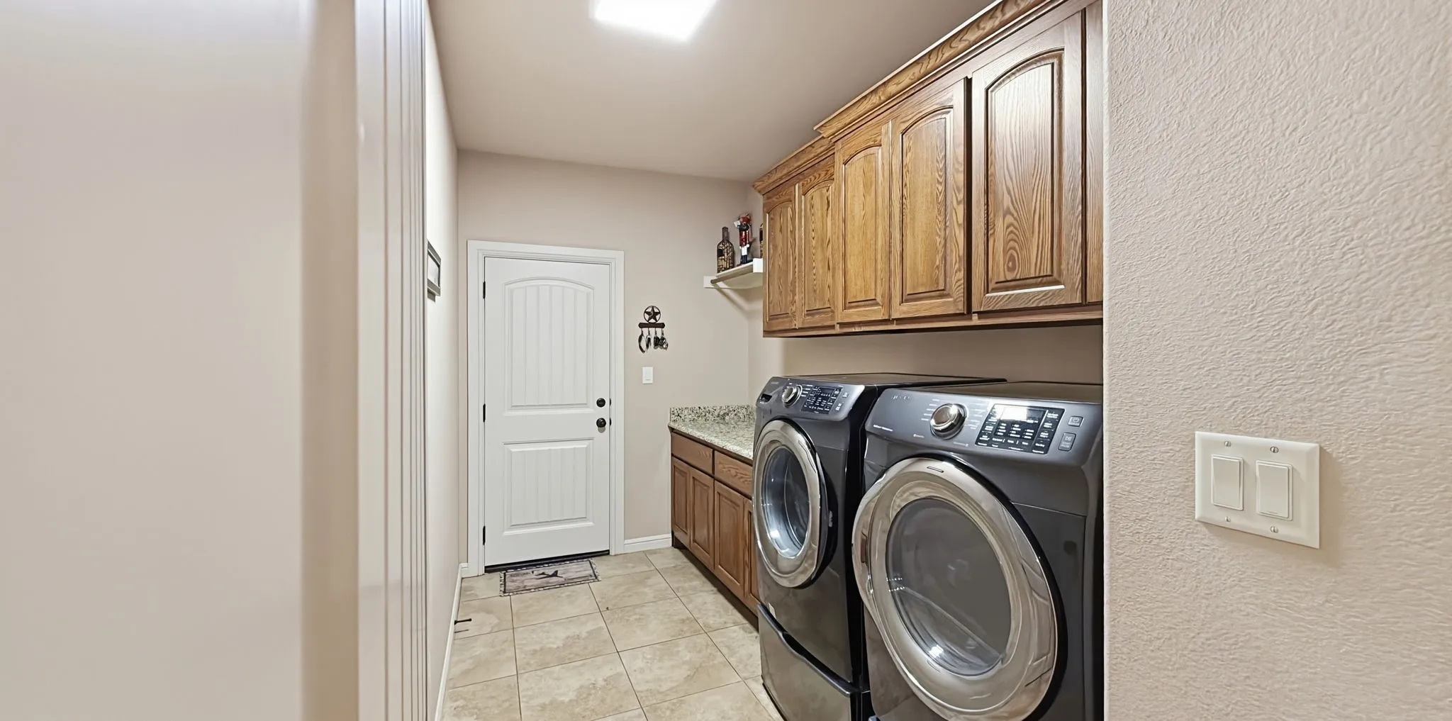 Single Family Residence For Sale in Hood County , 6404 Citation Court, Granbury, Texas 76049, 4 Bedroom, 3 Bathroom, 3 Garage spaces, 2,806 Sqft, built in 2019, mls#21321992, Real Estate Agent in Granbury, Homes For Sale in Hood county, Homes For Sale in Granbury, Realtor in Granbury Texas, Real Estate Brokerage Independent Realty Texas, Luminita Cordes Realtor