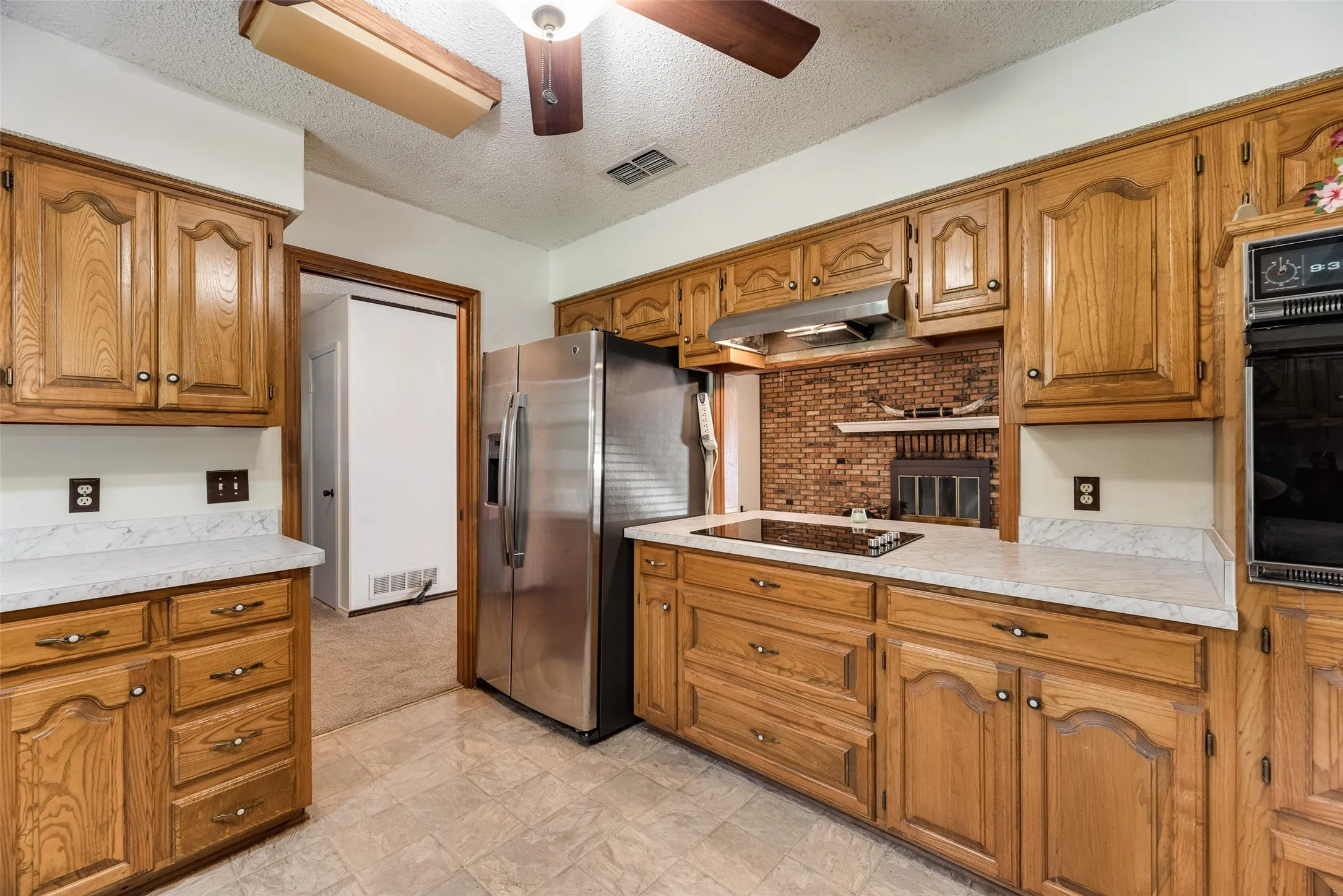 Single Family Residence For Sale in Hunt County , 2021 Lake Highland E, Quinlan, Texas 75474, 3 Bedroom, 3 Bathroom, 5 Garage spaces, 1,757 Sqft, built in 1986, mls#21321993, Real Estate Agent in Quinlan, Homes For Sale in Hunt county, Homes For Sale in Quinlan, Realtor in Quinlan Texas, Real Estate Brokerage Independent Realty Texas, Luminita Cordes Realtor