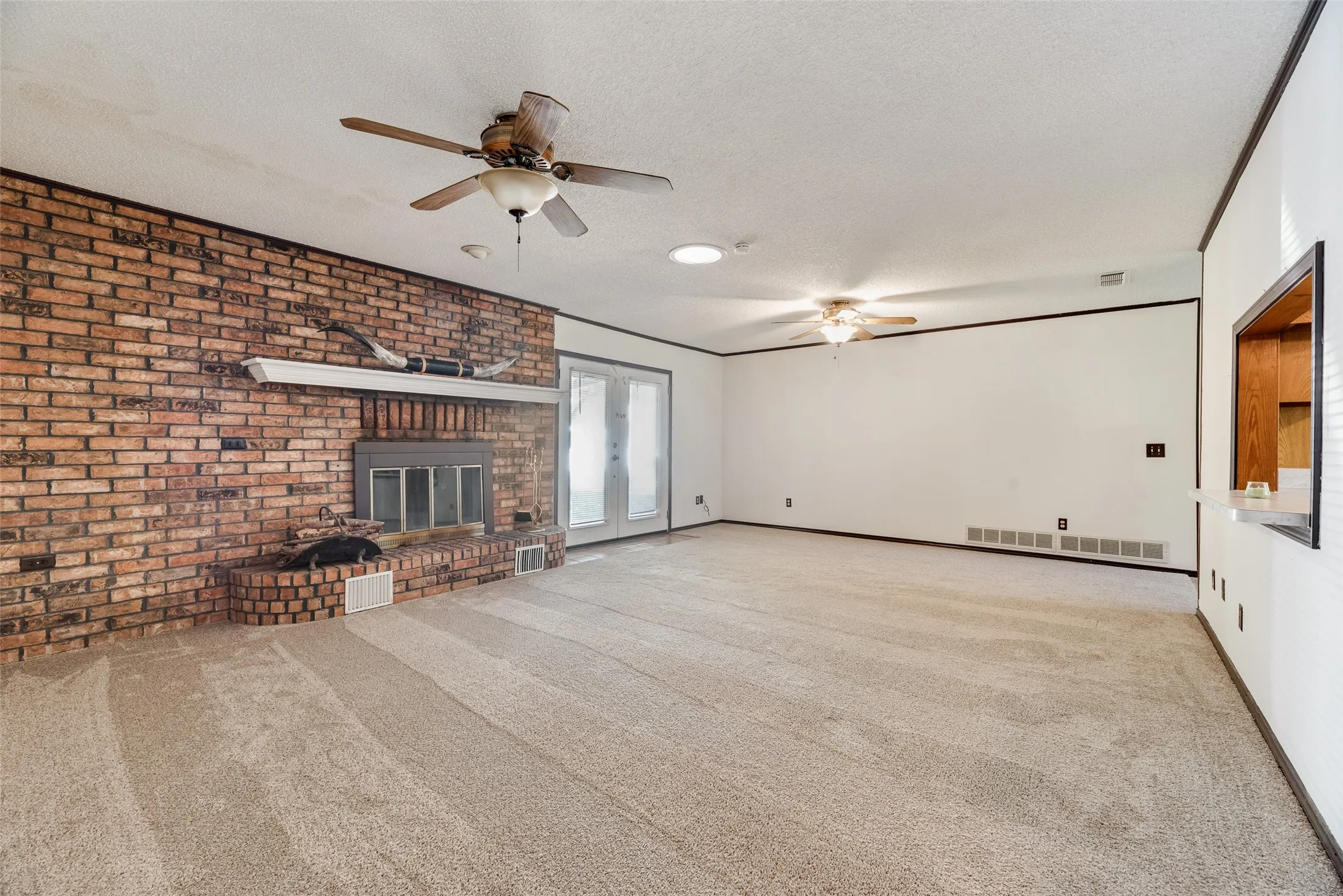 Single Family Residence For Sale in Hunt County , 2021 Lake Highland E, Quinlan, Texas 75474, 3 Bedroom, 3 Bathroom, 5 Garage spaces, 1,757 Sqft, built in 1986, mls#21321993, Real Estate Agent in Quinlan, Homes For Sale in Hunt county, Homes For Sale in Quinlan, Realtor in Quinlan Texas, Real Estate Brokerage Independent Realty Texas, Luminita Cordes Realtor