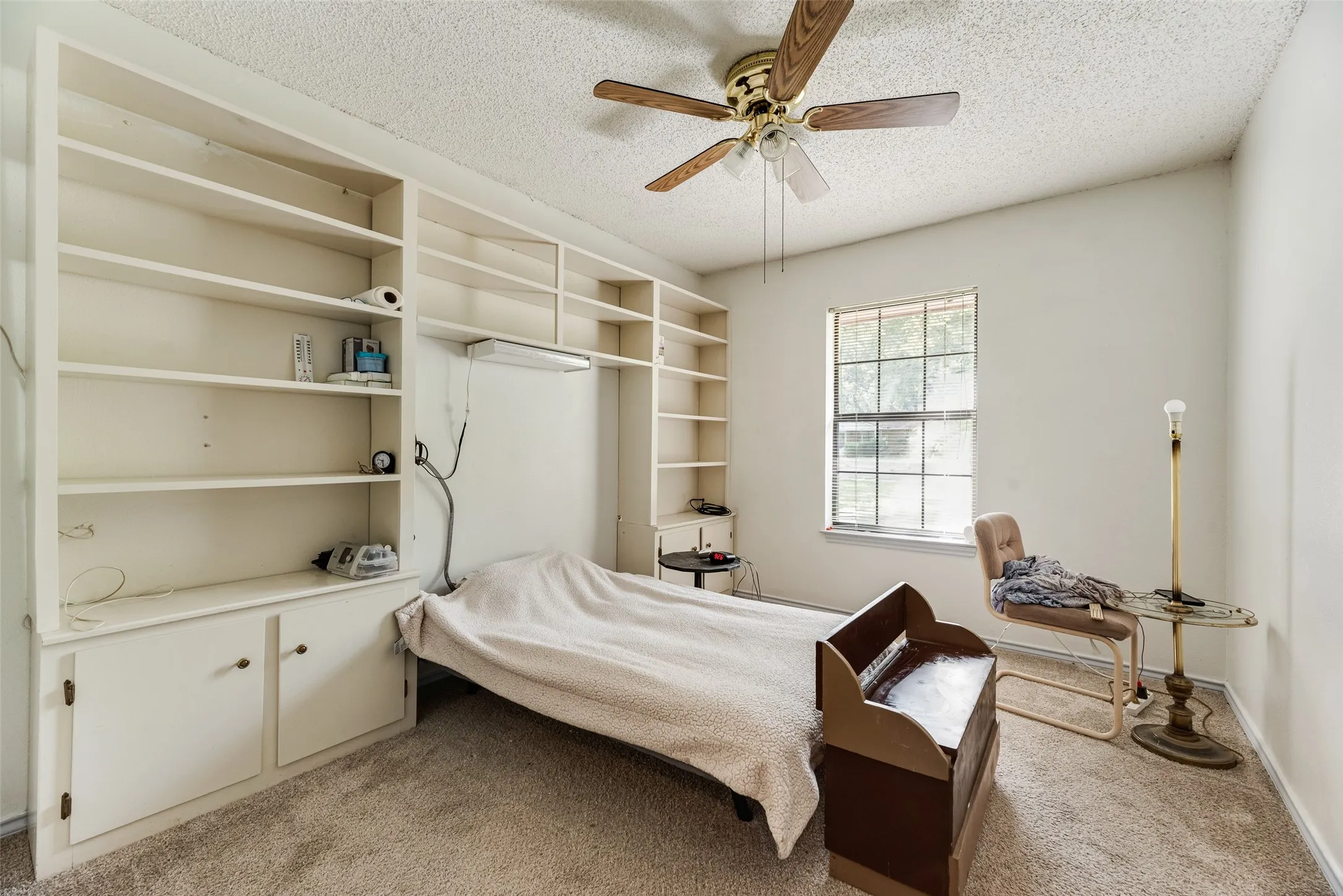 Single Family Residence For Sale in Hunt County , 2021 Lake Highland E, Quinlan, Texas 75474, 3 Bedroom, 3 Bathroom, 5 Garage spaces, 1,757 Sqft, built in 1986, mls#21321993, Real Estate Agent in Quinlan, Homes For Sale in Hunt county, Homes For Sale in Quinlan, Realtor in Quinlan Texas, Real Estate Brokerage Independent Realty Texas, Luminita Cordes Realtor