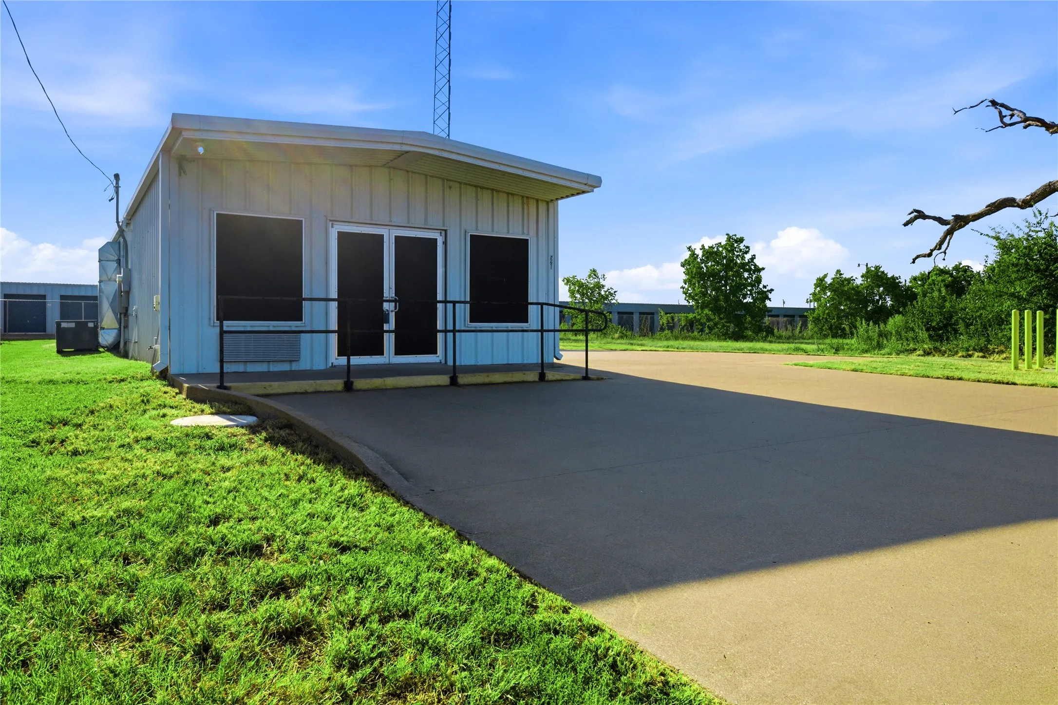 800 sq ft office space