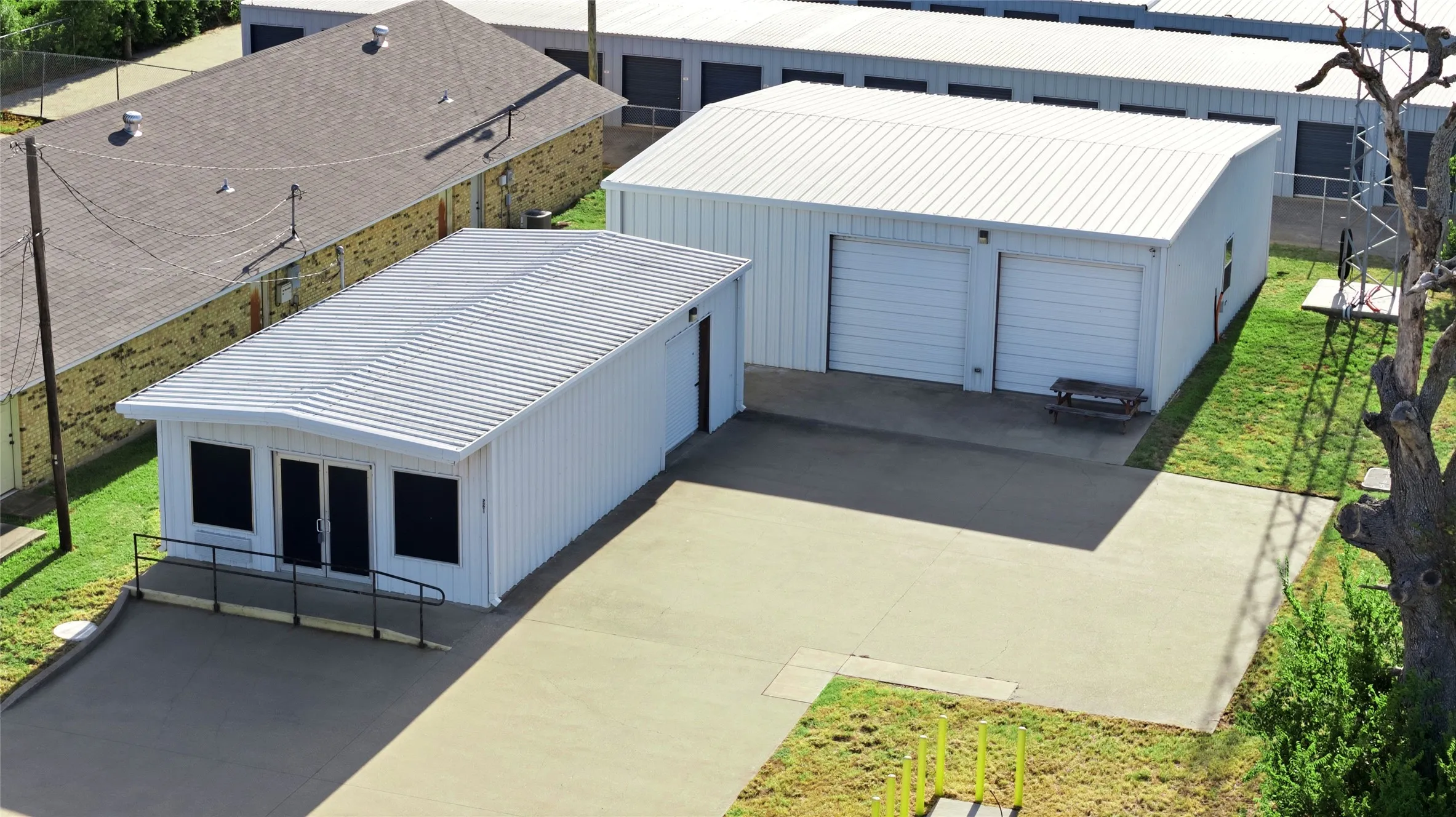 Business For Sale in Henderson County , 521 N Gun Barrel Lane, Gun Barrel City, Texas 75156, 0, 0, Garage spaces, 2,400 Sqft, built in 2004, mls#21321039, Real Estate Agent in Gun Barrel City, Homes For Sale in Henderson county, Homes For Sale in Gun Barrel City, Realtor in Gun Barrel City Texas, Real Estate Brokerage Independent Realty Texas, Luminita Cordes Realtor