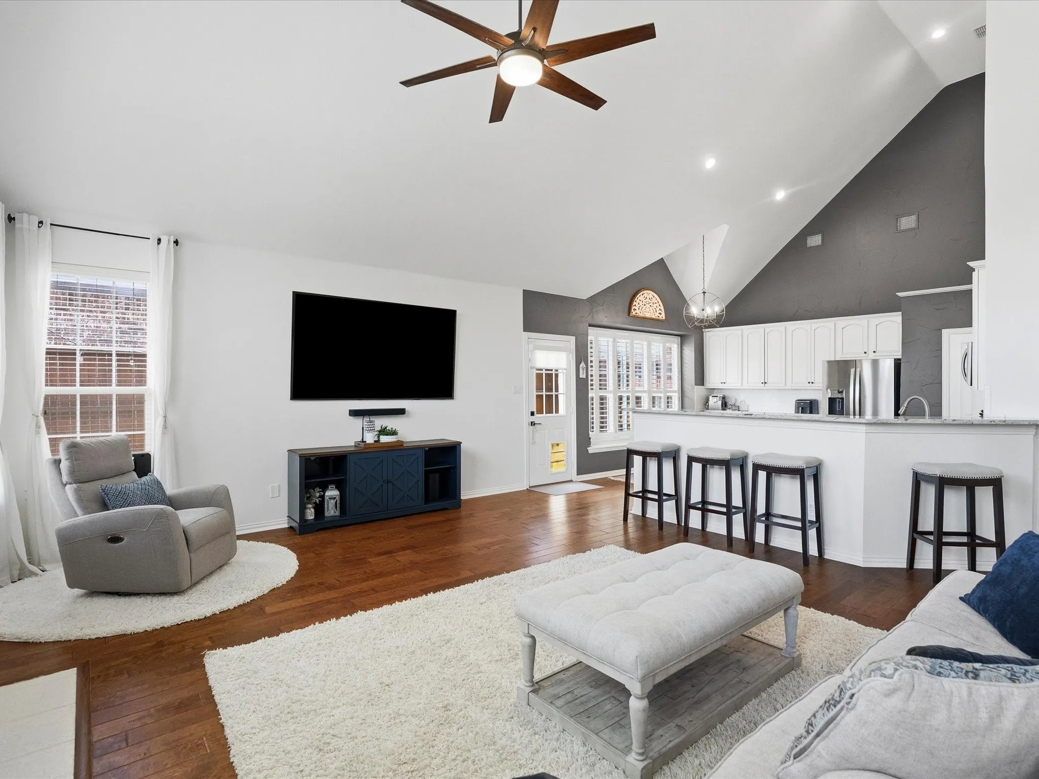 Single Family Residence For Sale in Denton County , 2849 Greenway Drive, Frisco, Texas 75034, 4 Bedroom, 4 Bathroom, 2 Garage spaces, 2,873 Sqft, built in 2002, mls#21301071, Real Estate Agent in Frisco, Homes For Sale in Denton county, Homes For Sale in Frisco, Realtor in Frisco Texas, Real Estate Brokerage Independent Realty Texas, Luminita Cordes Realtor