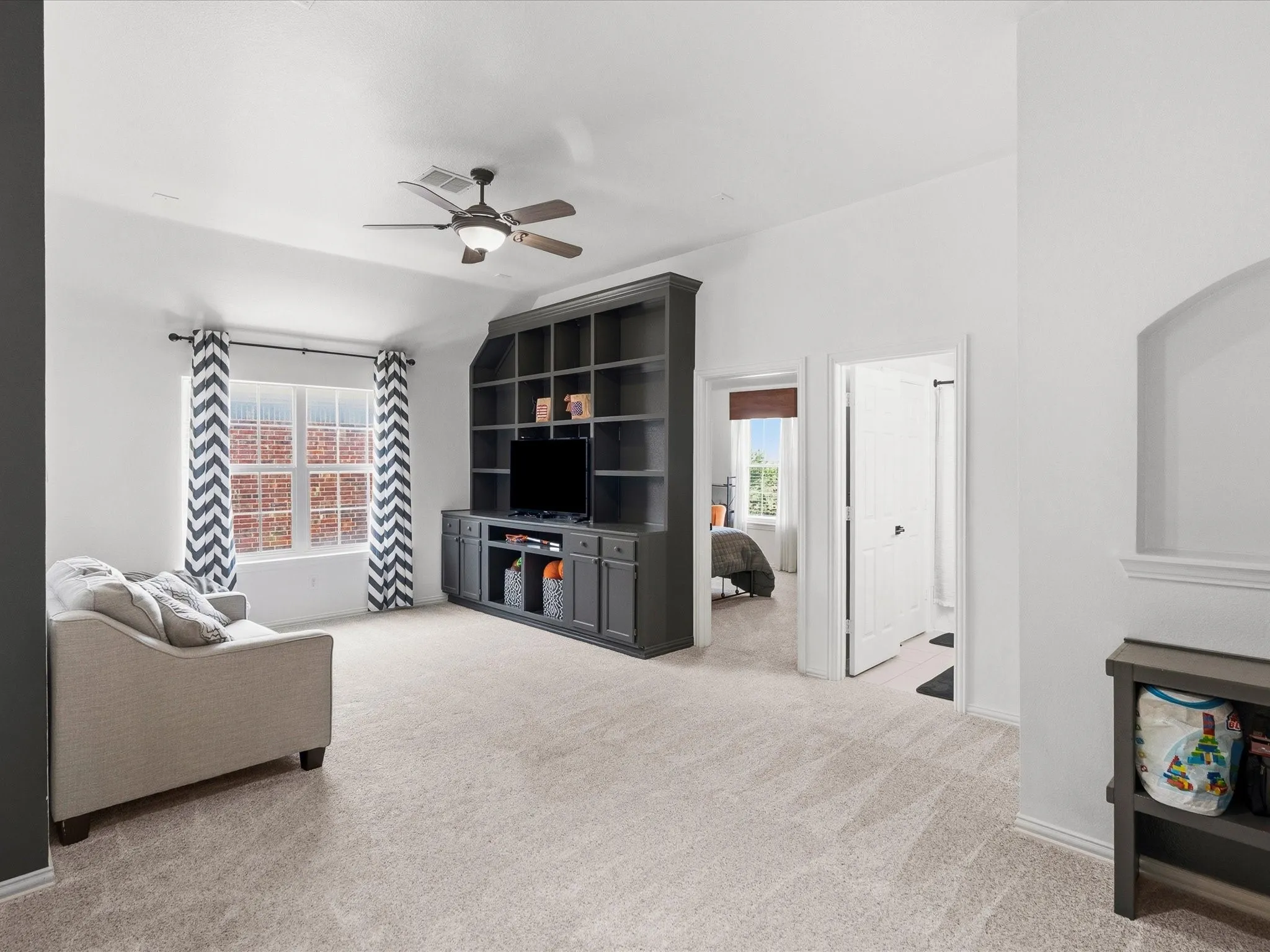 Single Family Residence For Sale in Denton County , 2849 Greenway Drive, Frisco, Texas 75034, 4 Bedroom, 4 Bathroom, 2 Garage spaces, 2,873 Sqft, built in 2002, mls#21301071, Real Estate Agent in Frisco, Homes For Sale in Denton county, Homes For Sale in Frisco, Realtor in Frisco Texas, Real Estate Brokerage Independent Realty Texas, Luminita Cordes Realtor